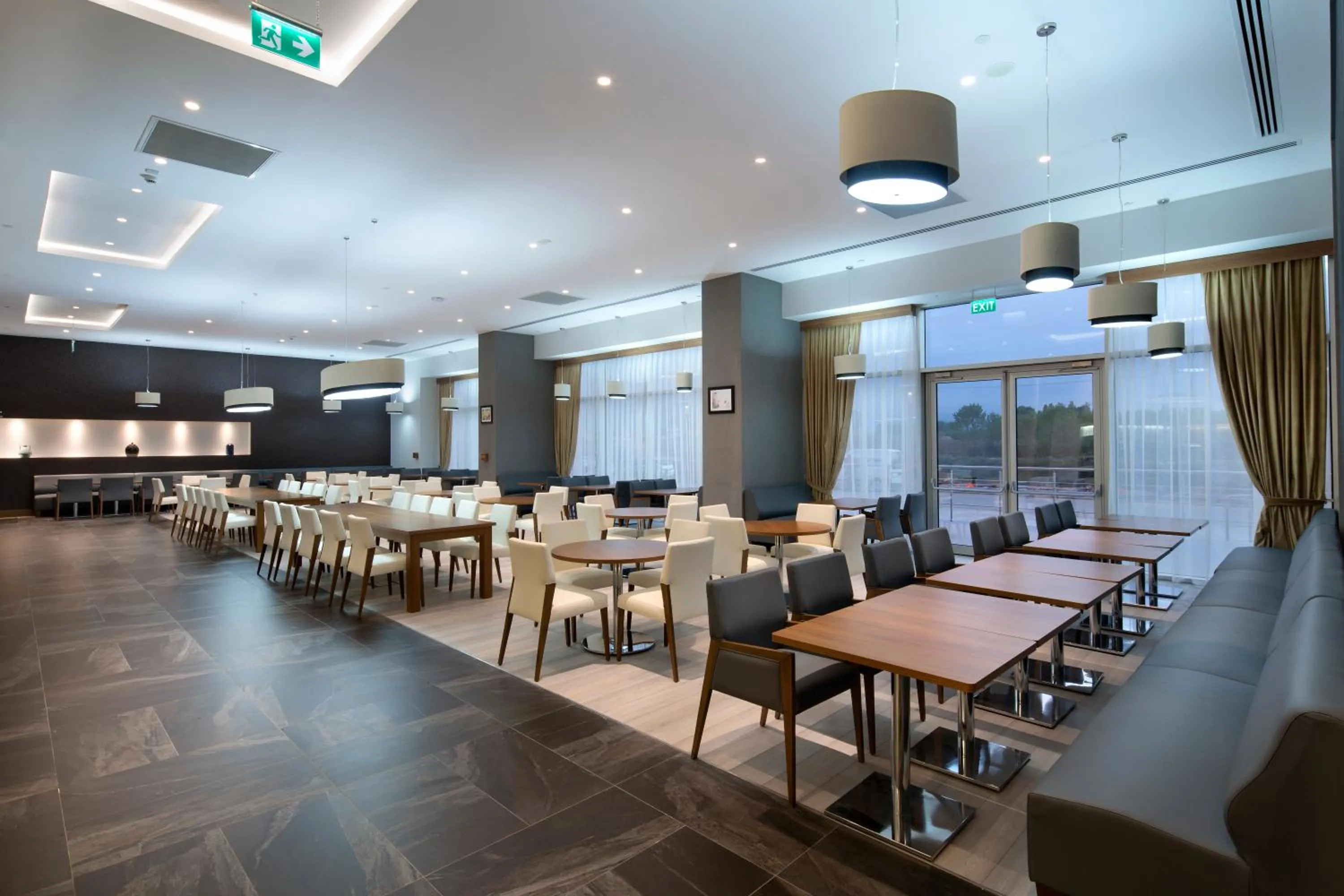 Restaurant/places to eat in Hampton By Hilton Kocaeli Symbol