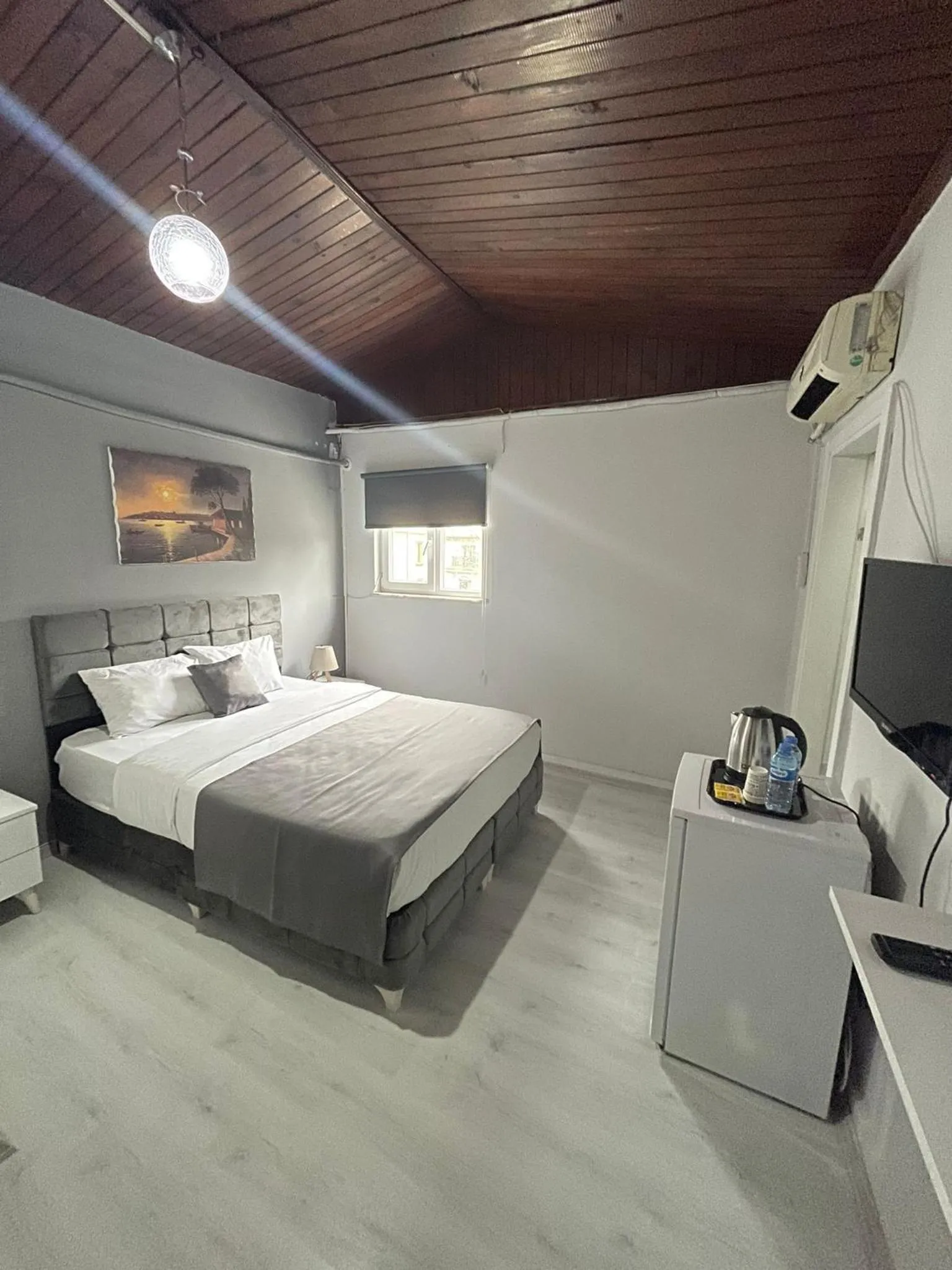 Photo of the whole room, Bed in Oldmile Palace Hotel