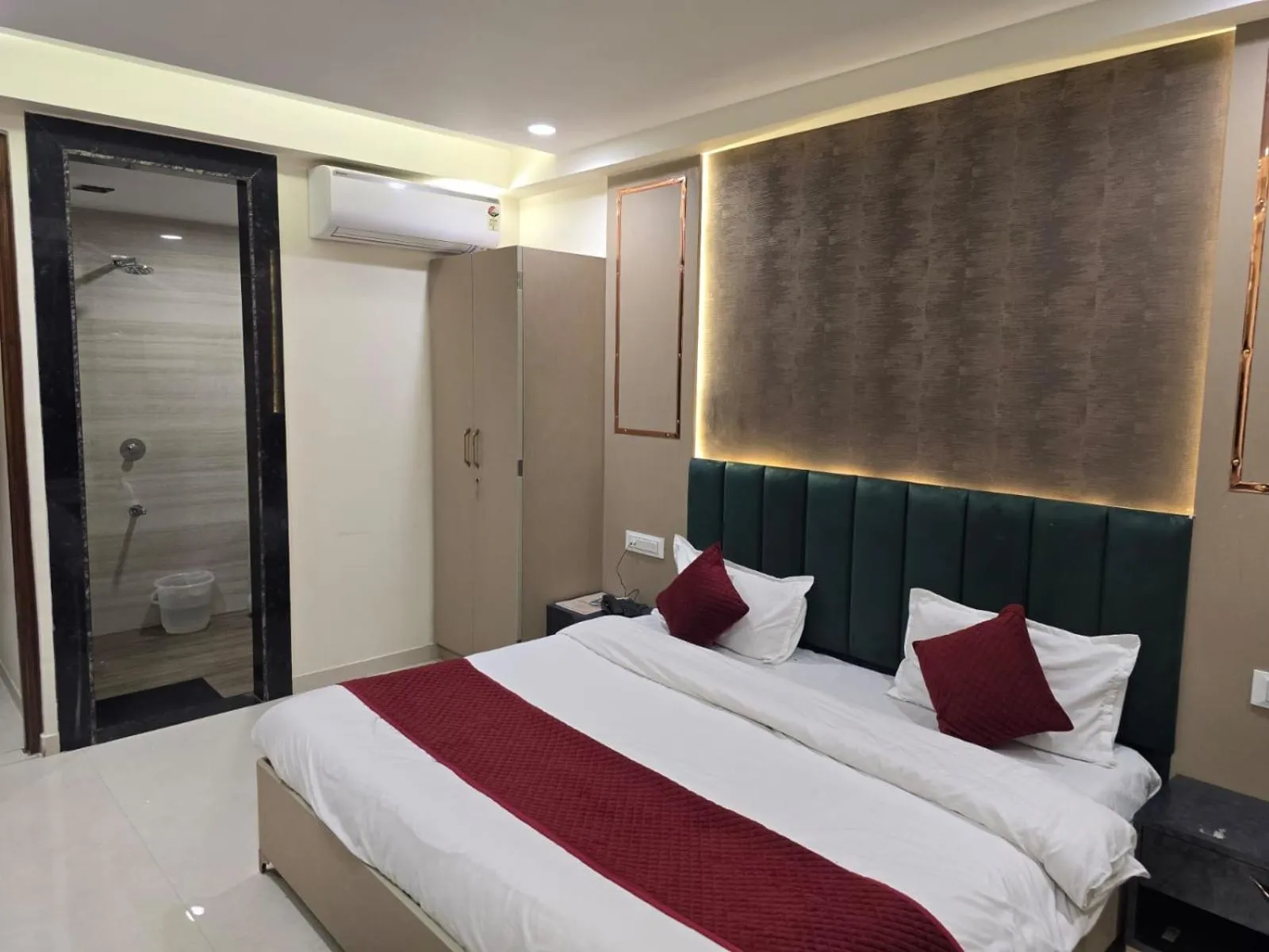 Bed in The Moody Moon Hotel