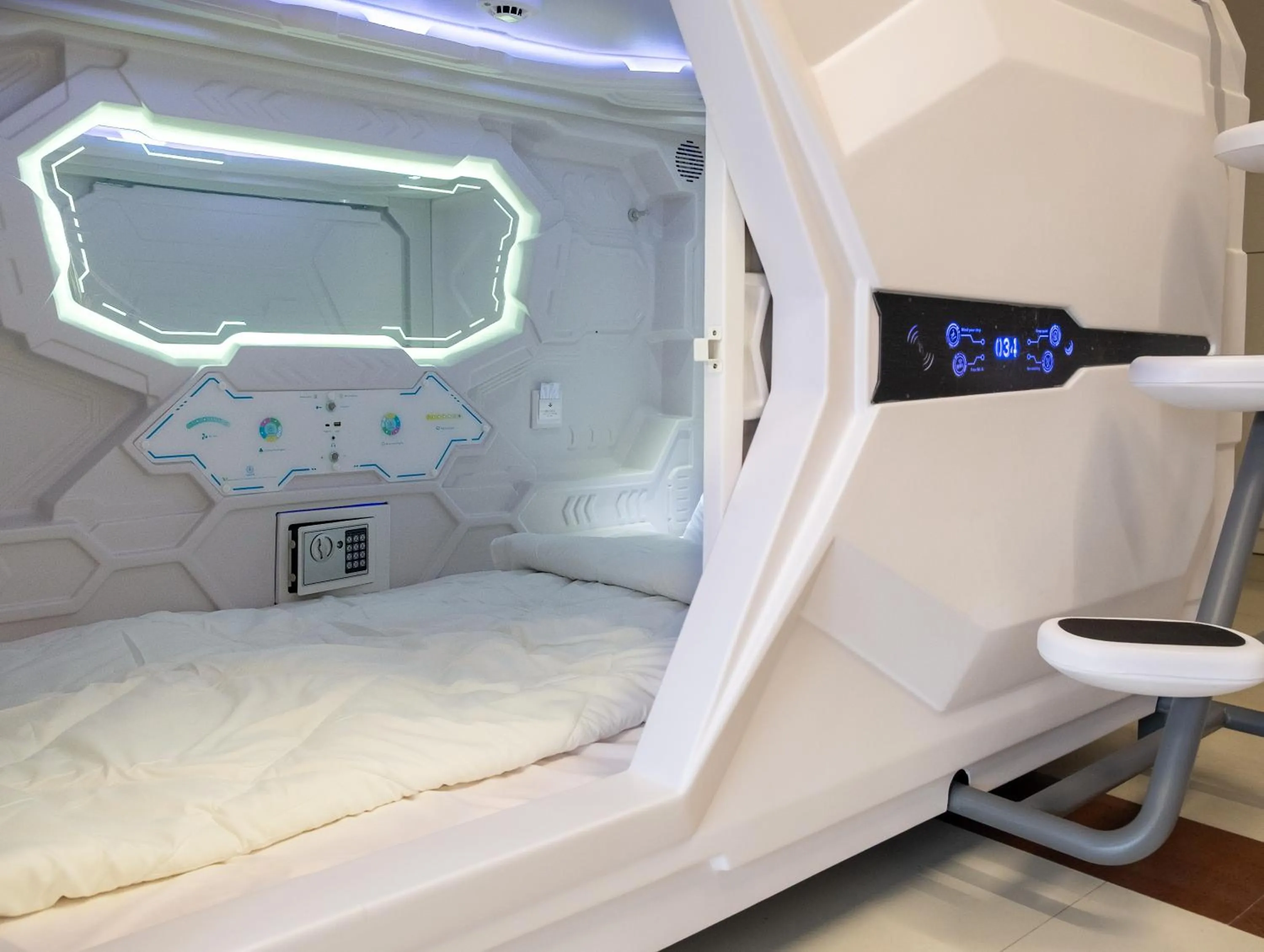 Bed in Capsule Hotel Happy lounge