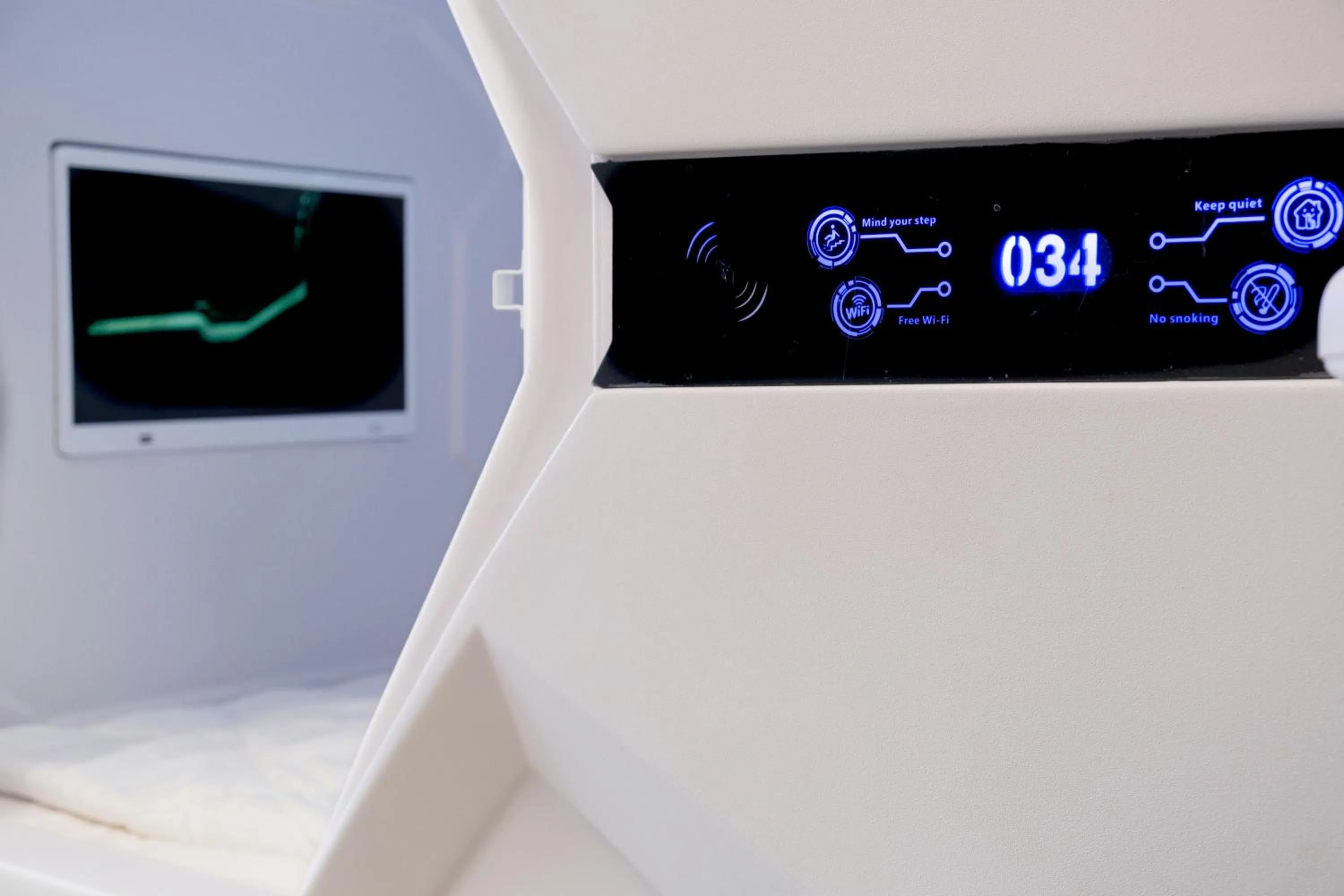 Bed in Capsule Hotel Happy lounge