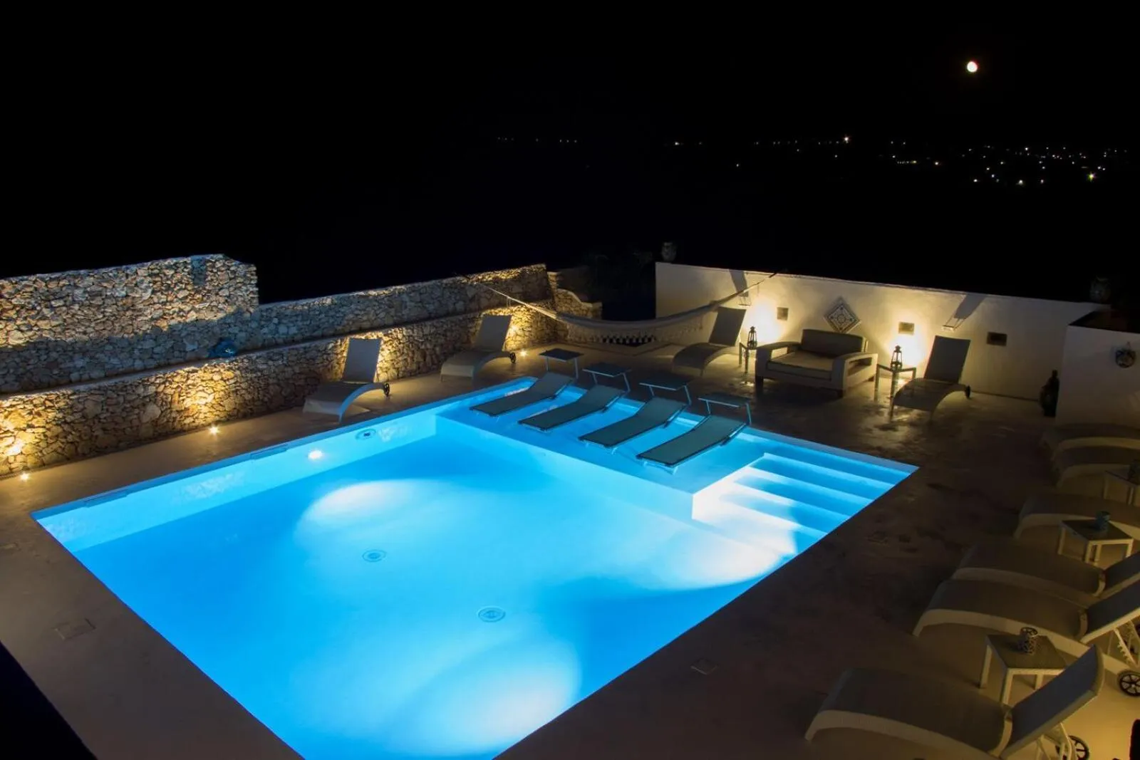 Swimming pool in Hotel Macondo