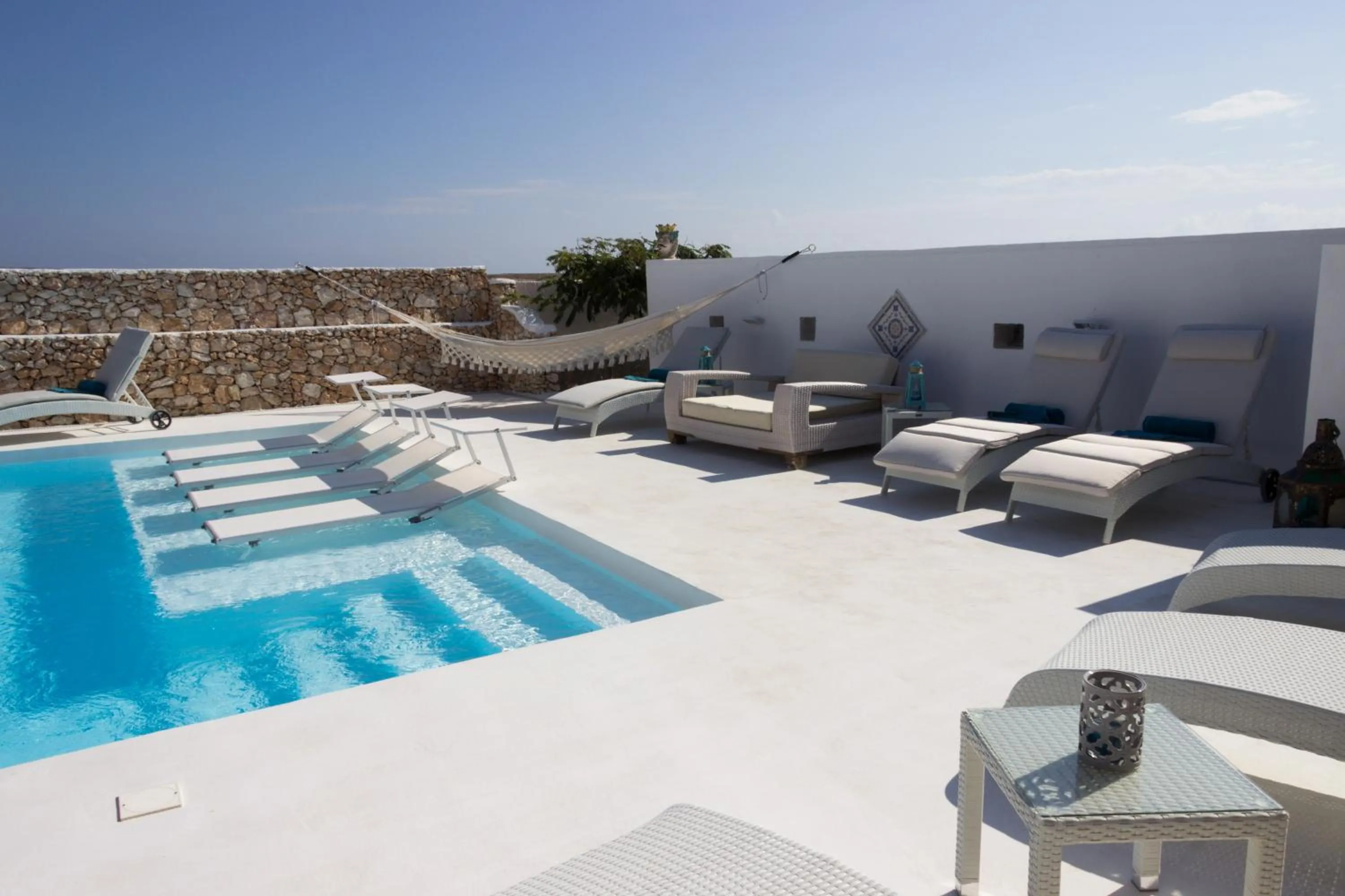 Swimming pool in Hotel Macondo
