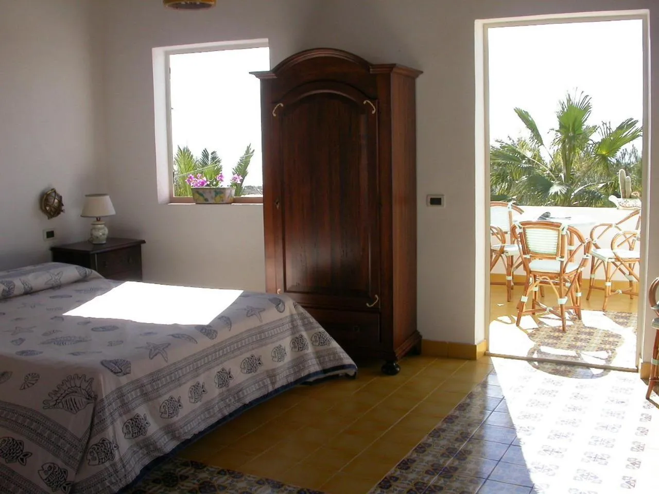 Day, Bed in Hotel Macondo