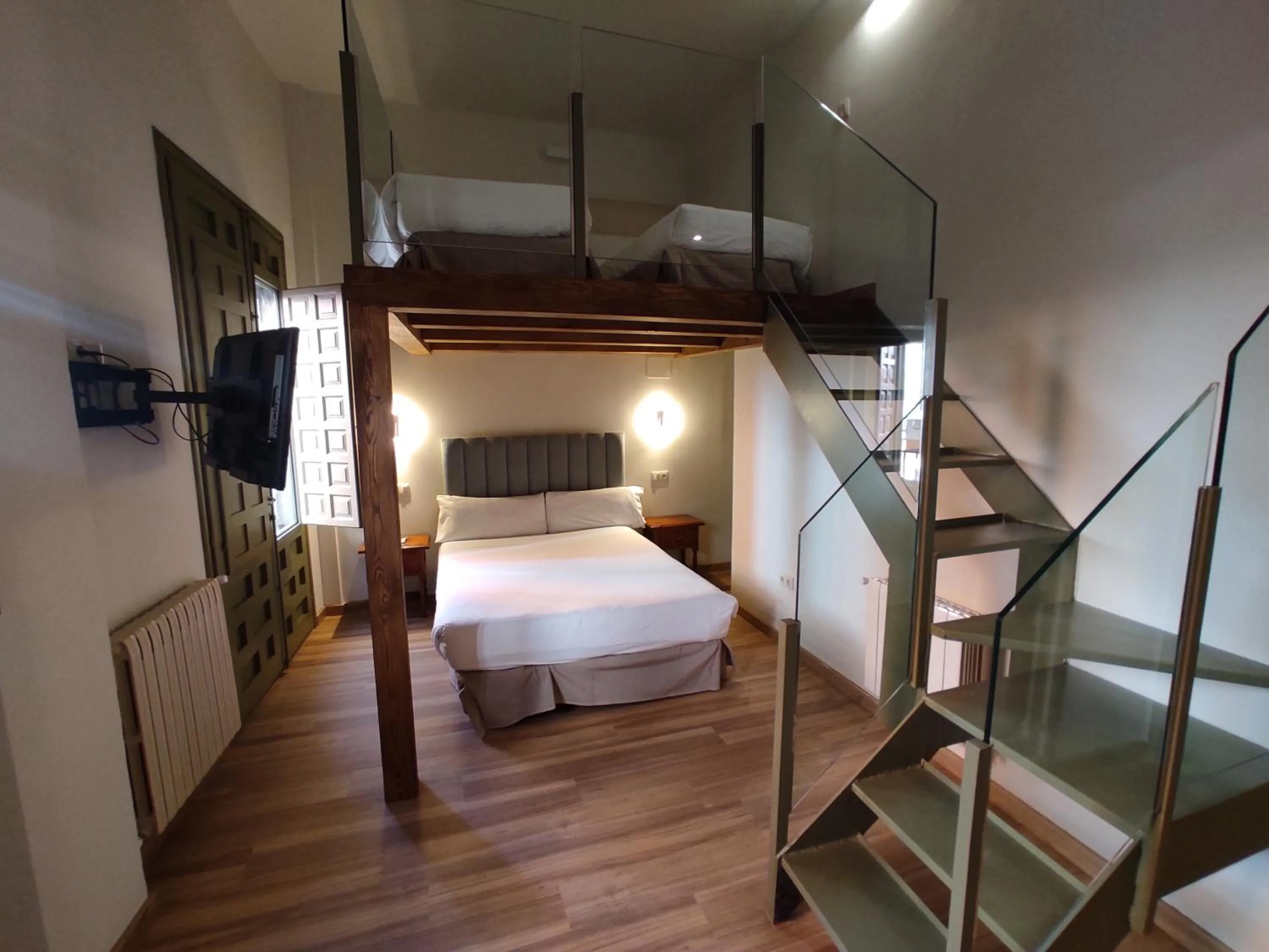 Bed in Hotel Leonor de Aquitania