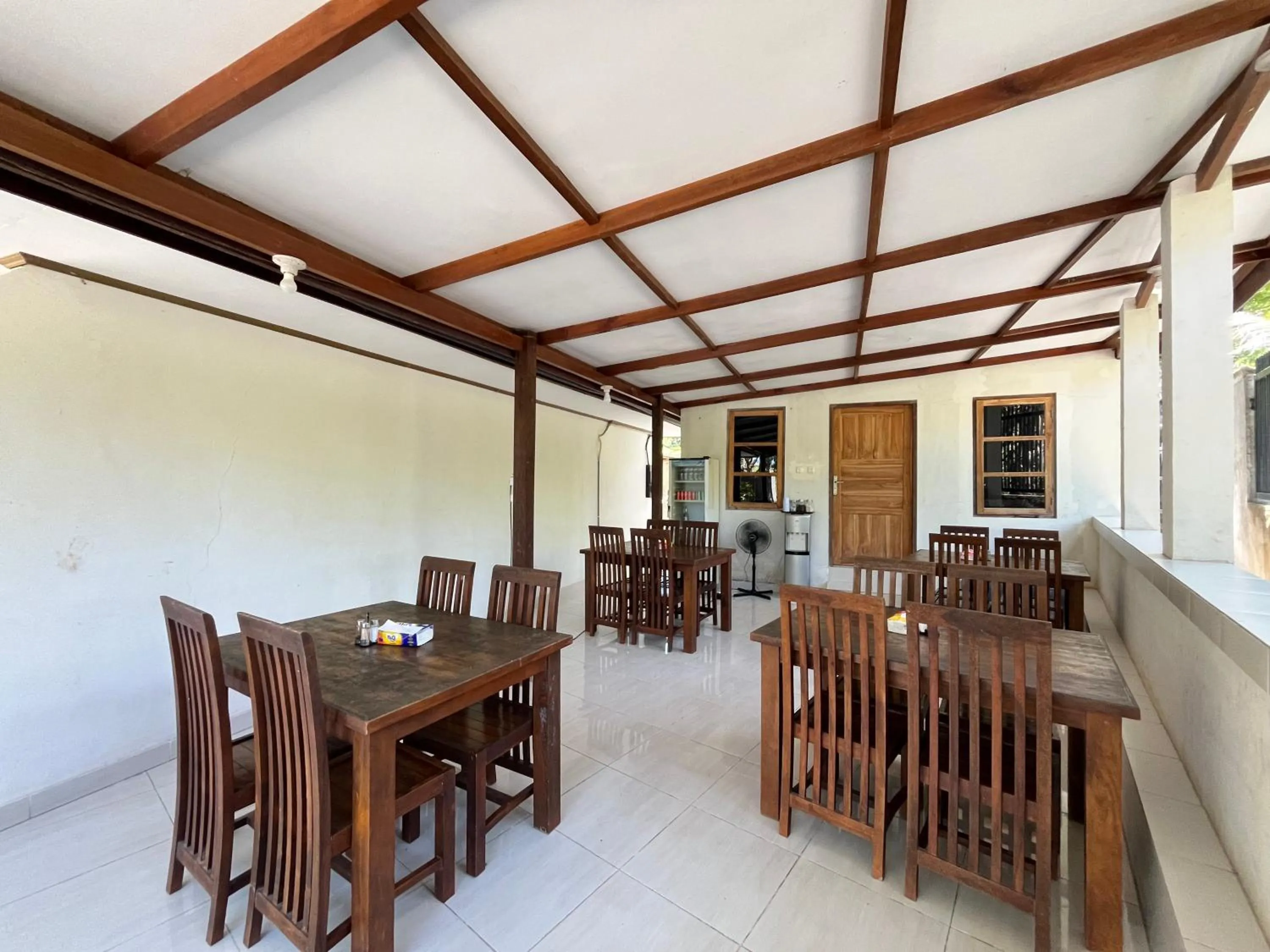 Restaurant/places to eat in Bara Cabana Hotel