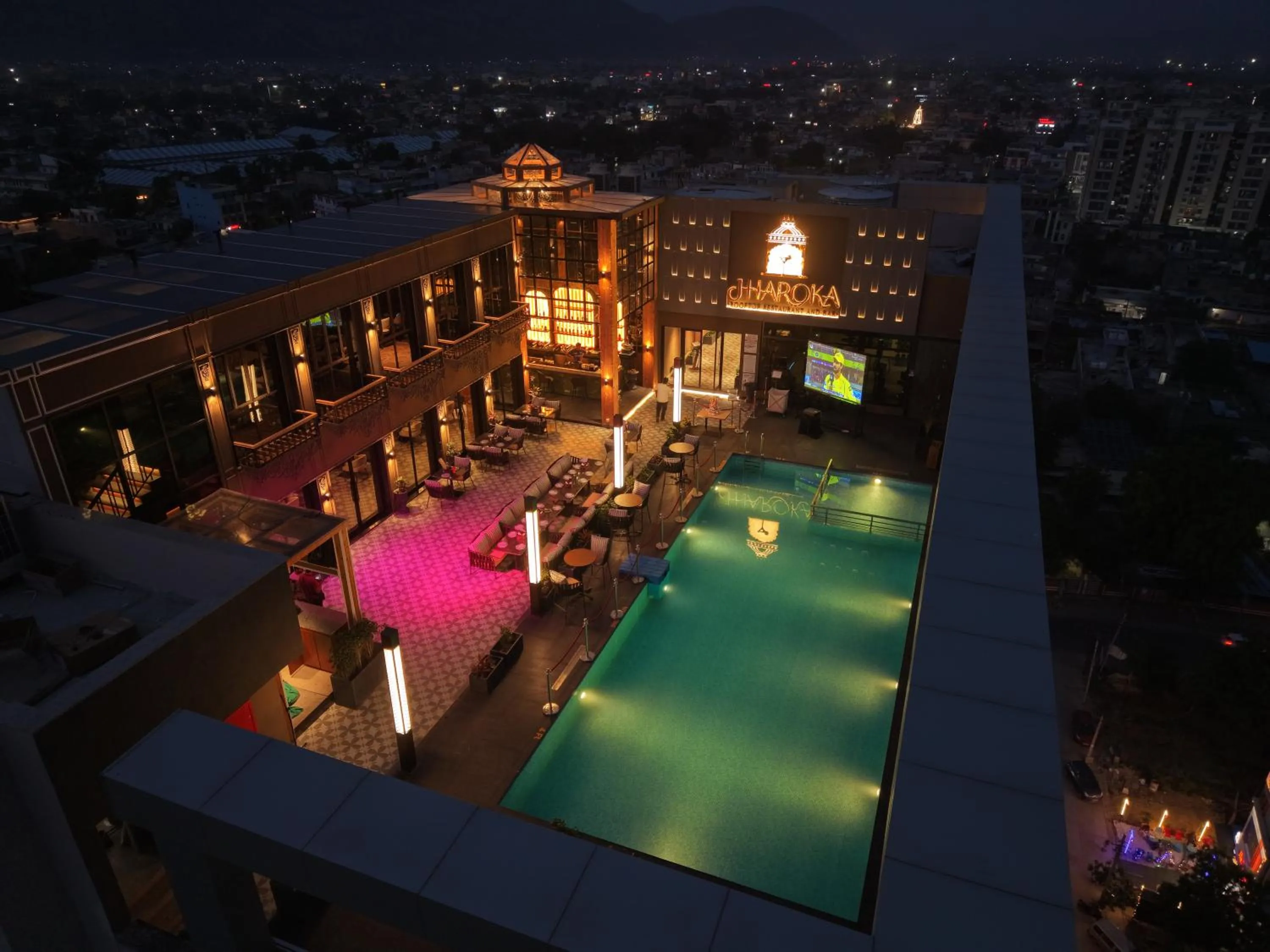 Swimming pool in Sarovar Premiere Alwar