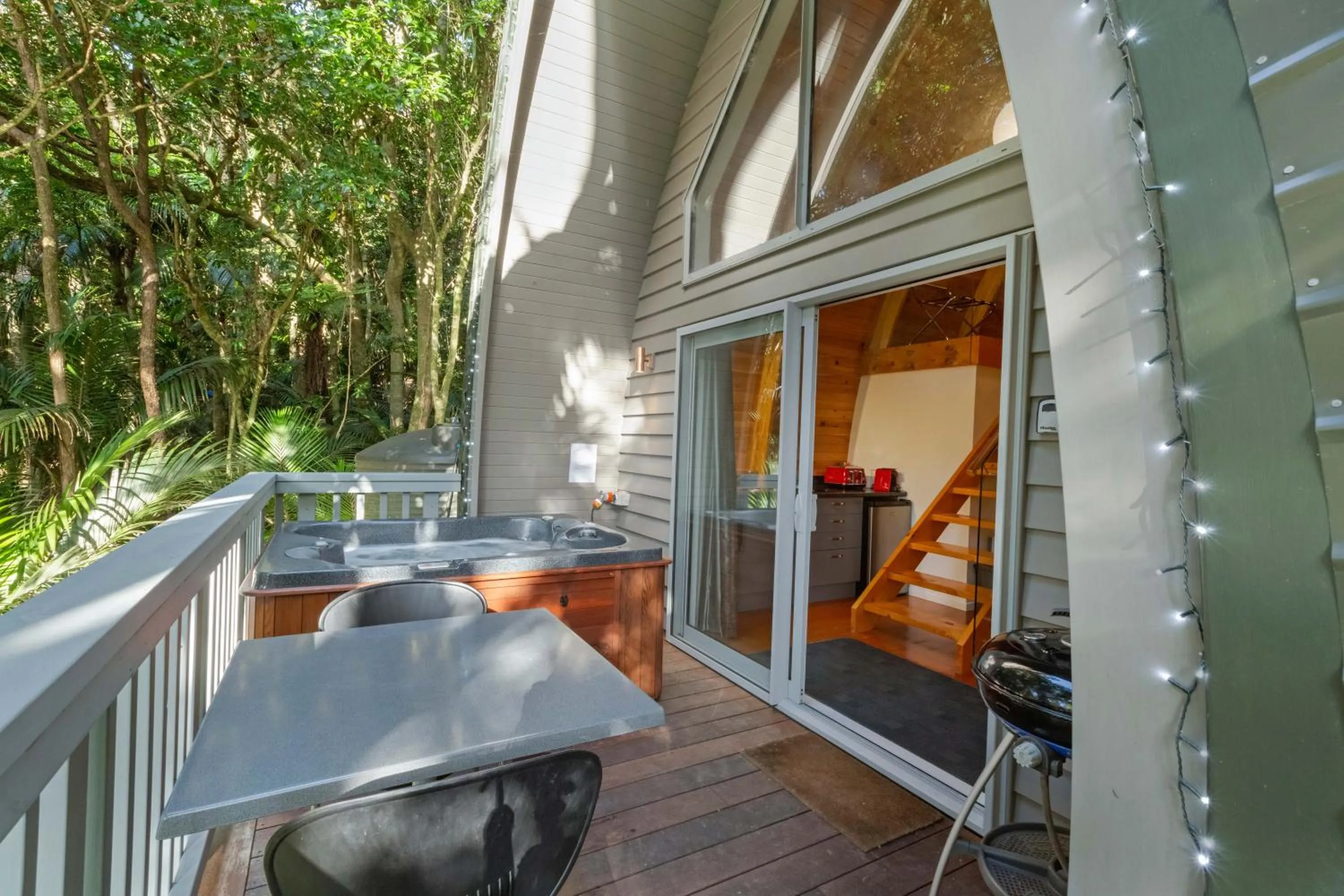 Onetangi Forest Chalet