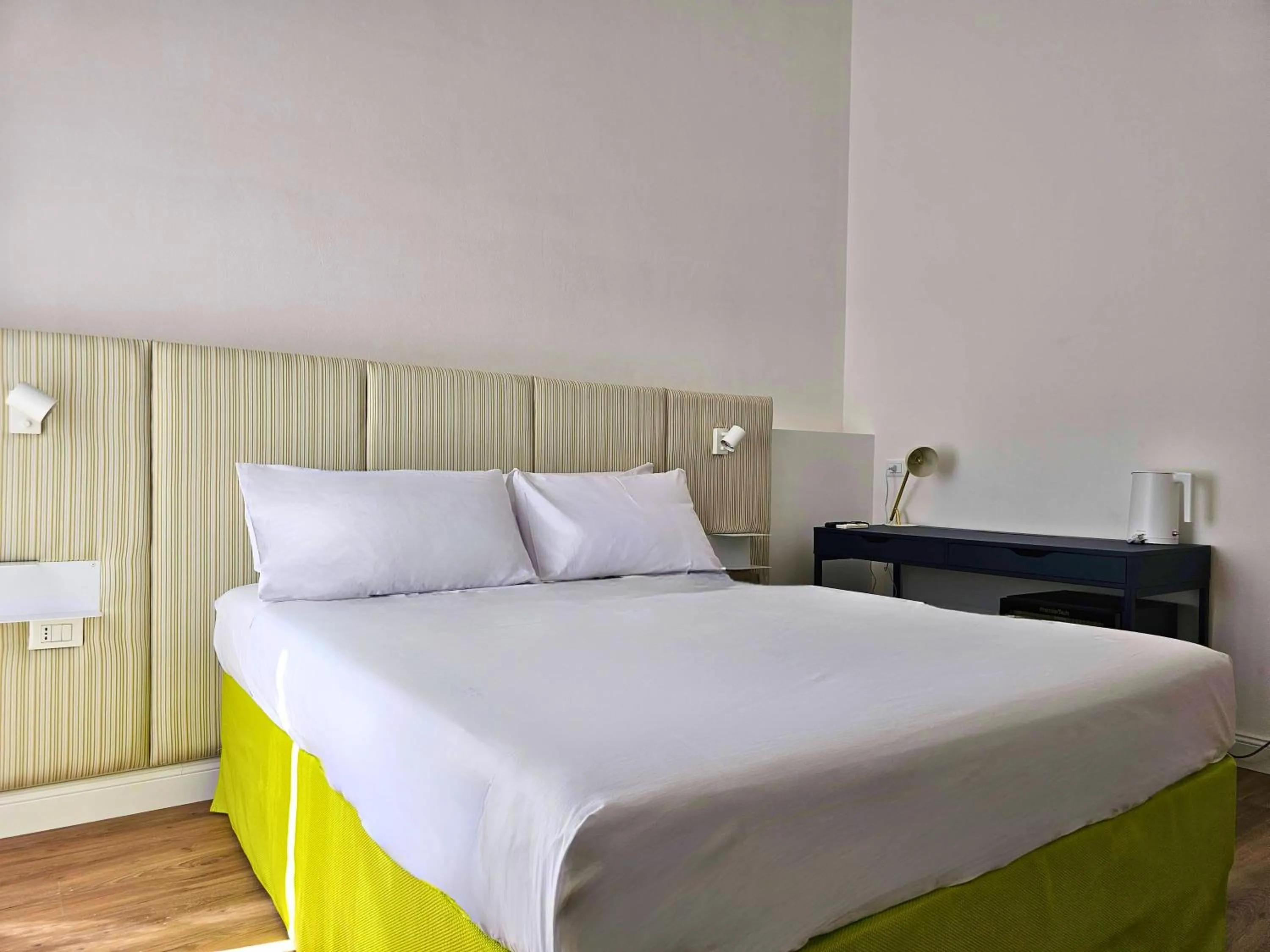 Bedroom, Bed in Dolce Dormire