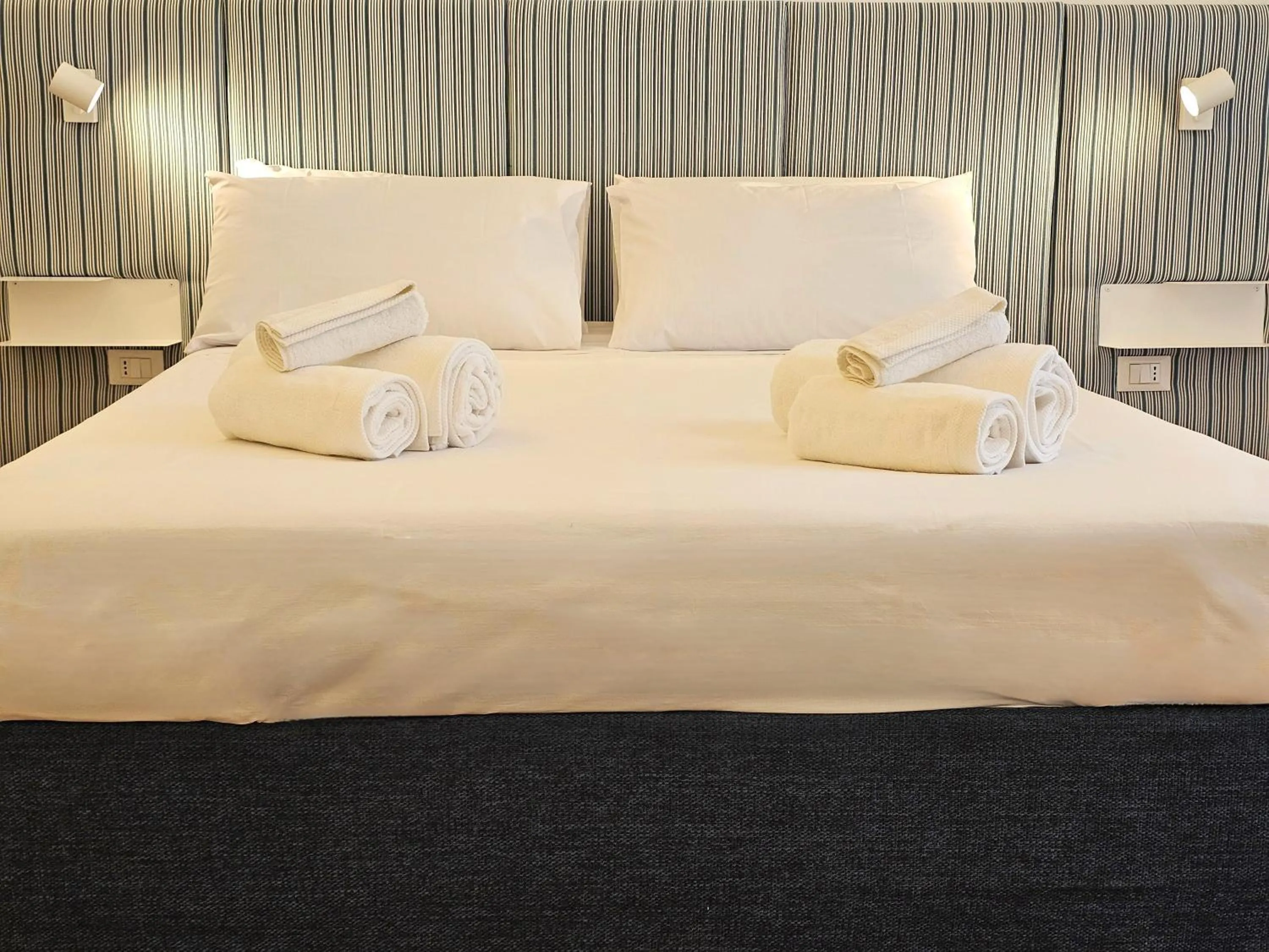 Bedroom, Bed in Dolce Dormire