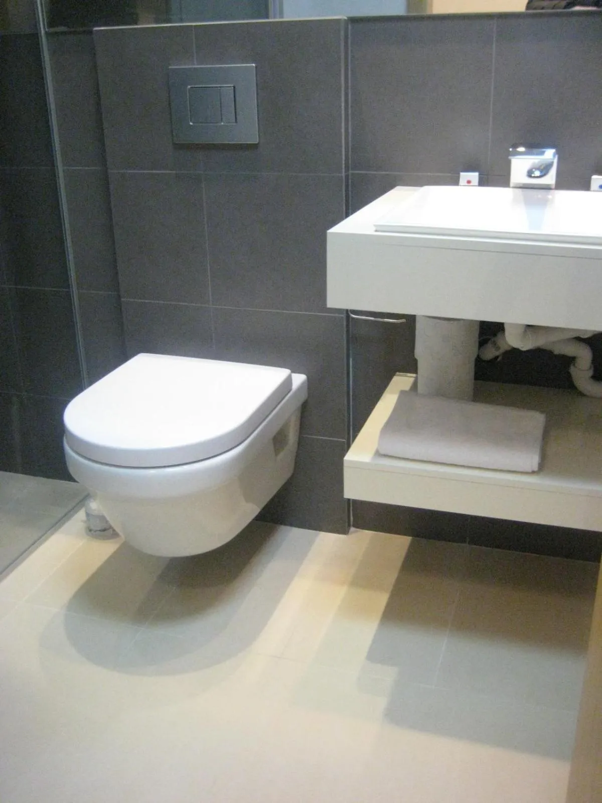Toilet in REK Inn