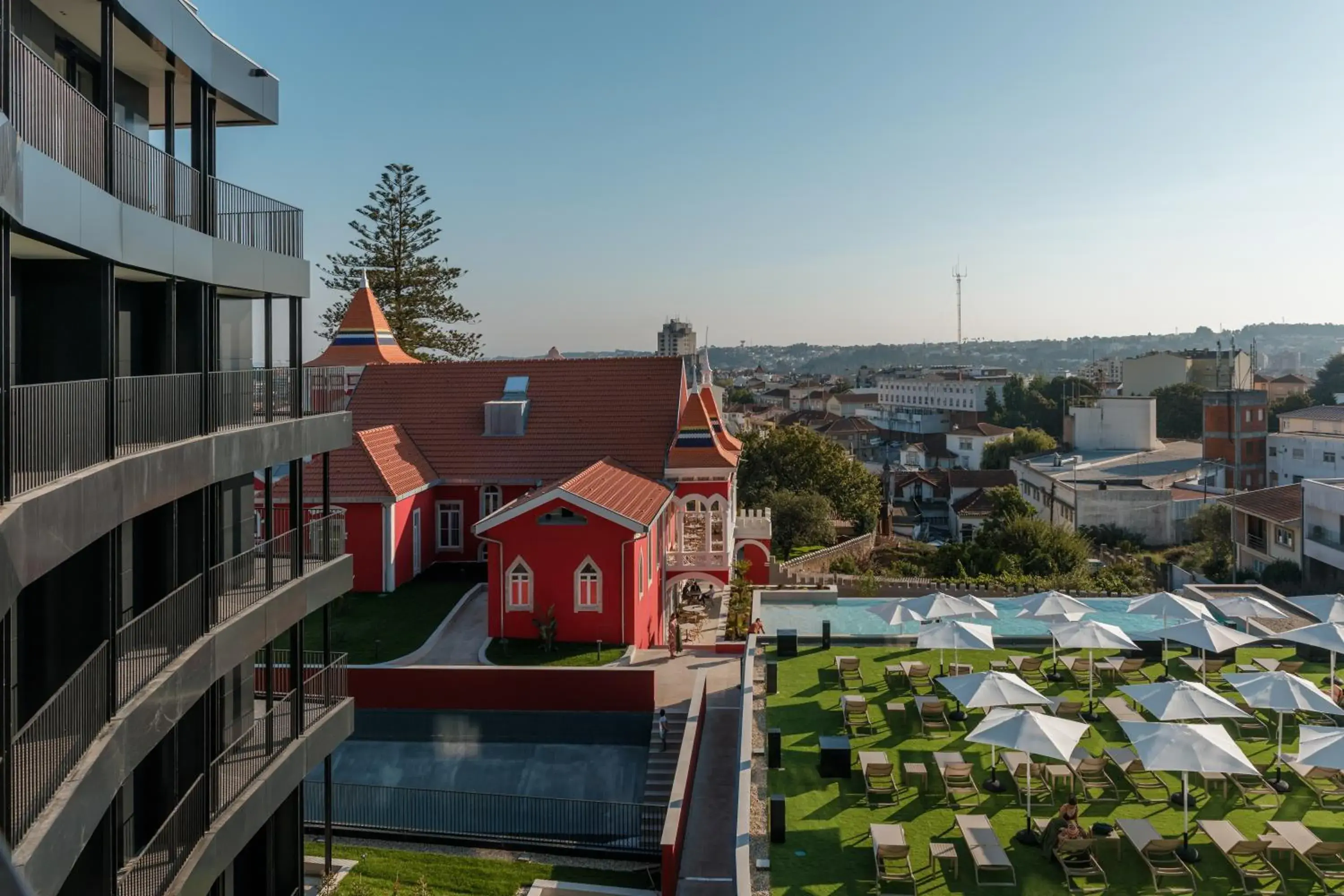Pool view in Meliá São João da Madeira Pool view in Meliá São João da Madeira