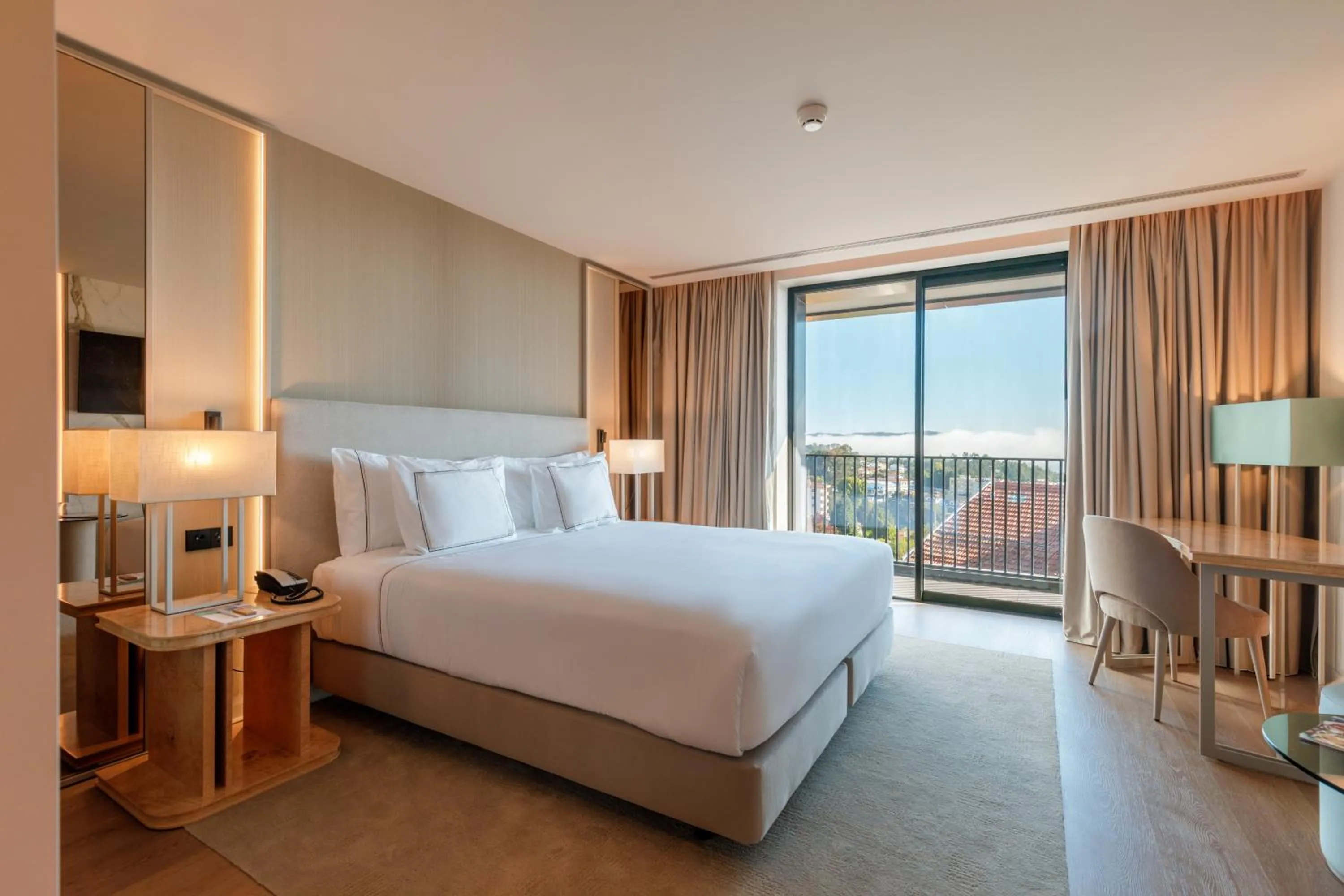 Bedroom, Bed in Meliá São João da Madeira