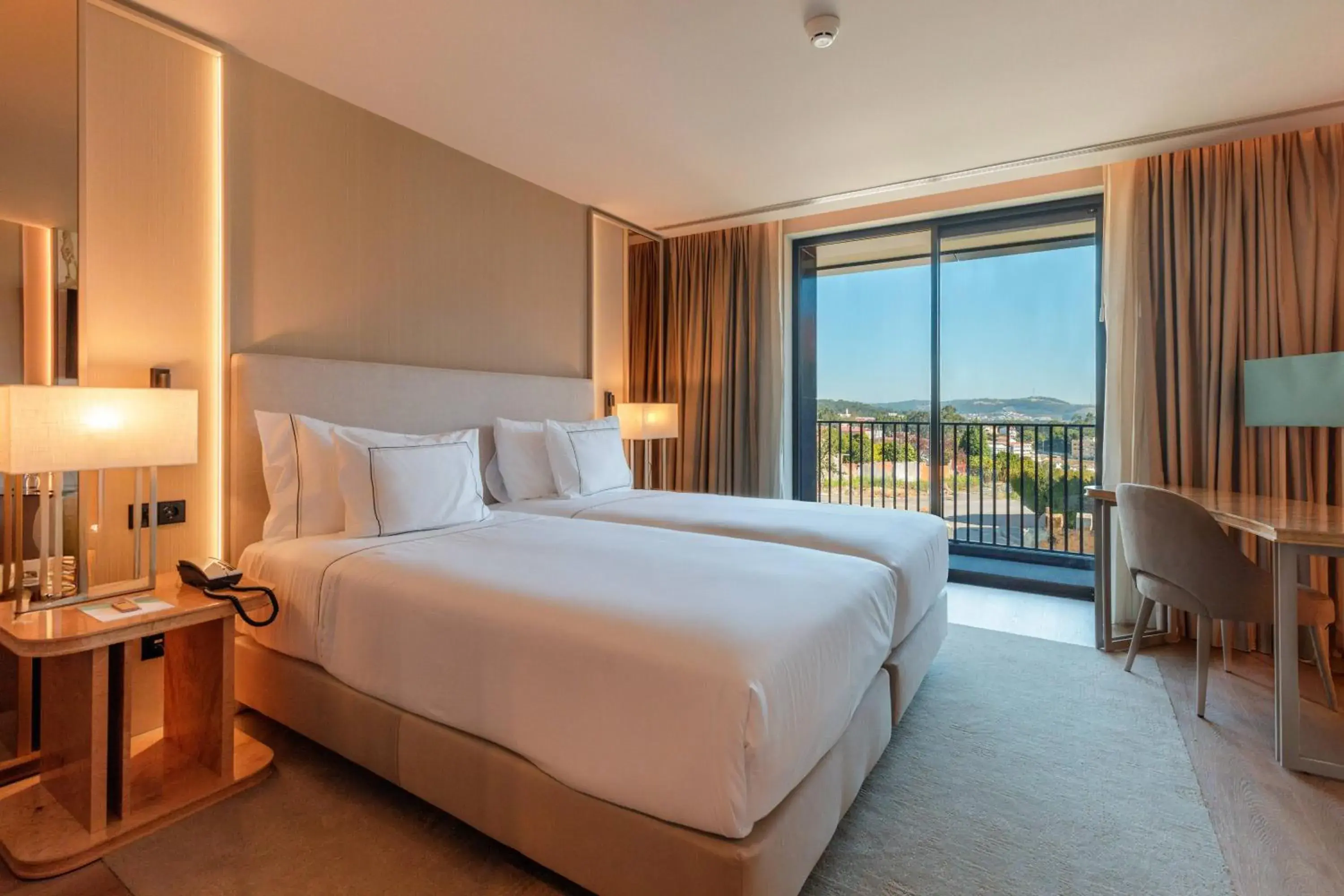 Property building, Bed in Meliá São João da Madeira Property building, Bed in Meliá São João da Madeira