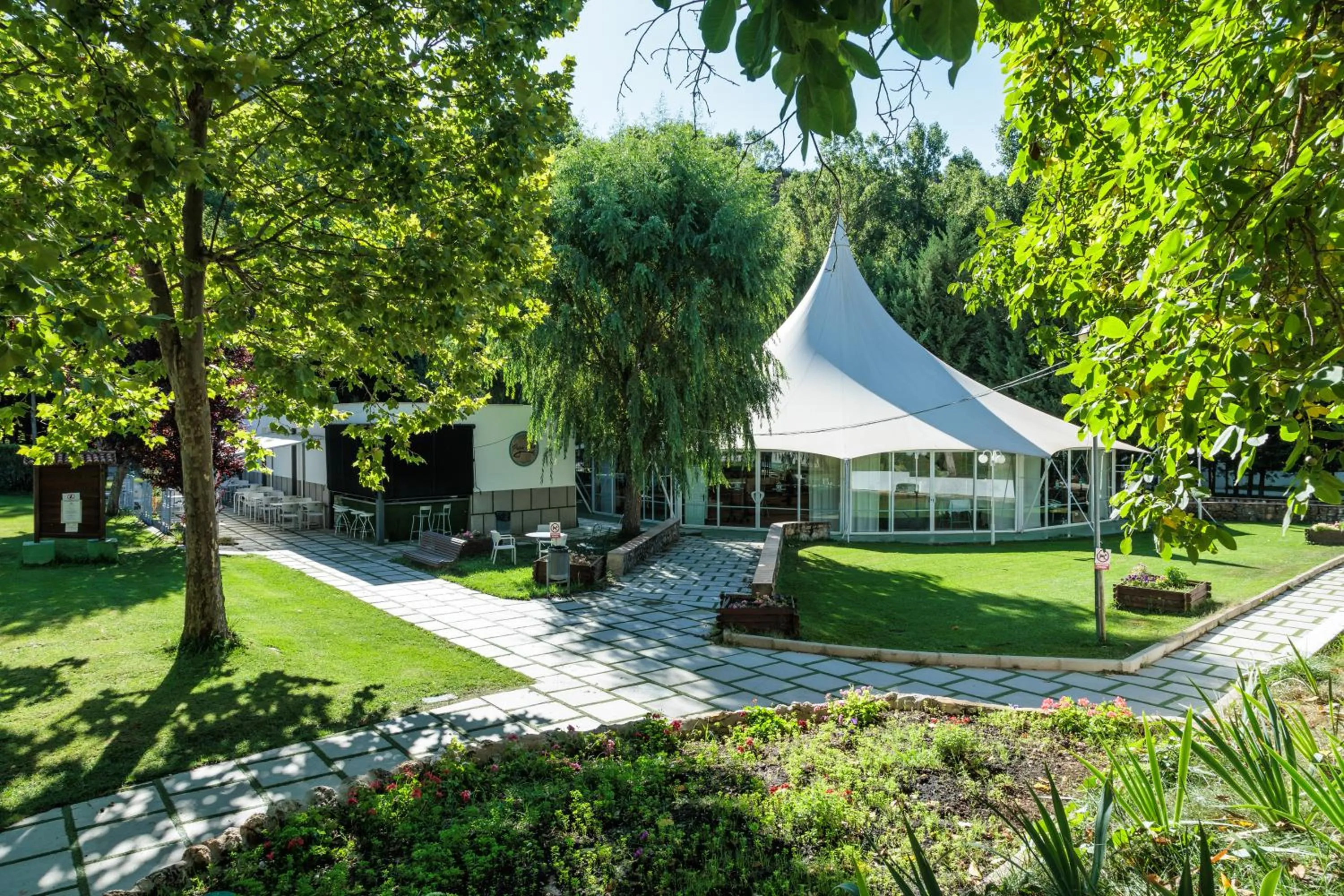 Garden in Hotel Resort Cueva del Fraile