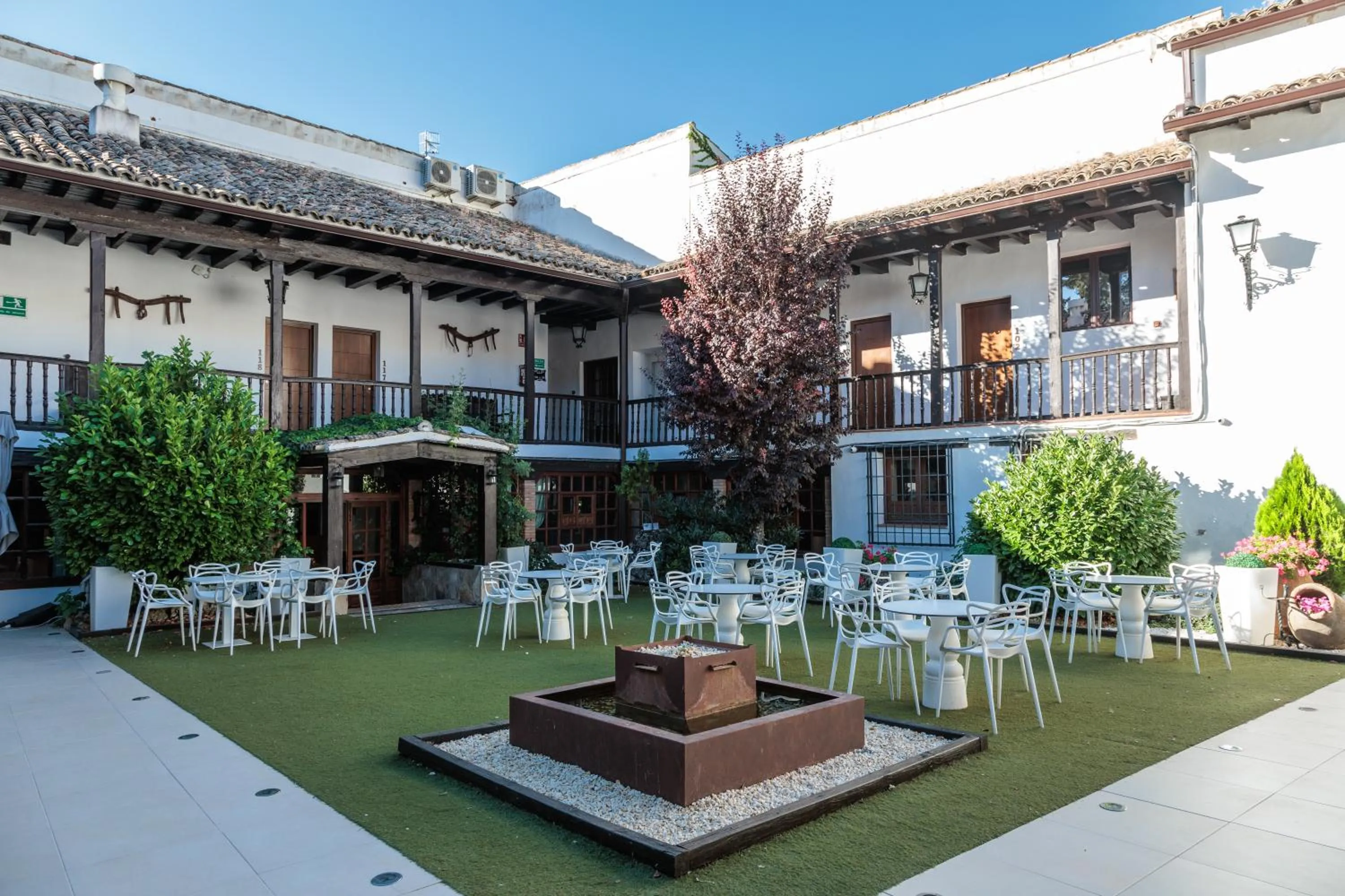 Patio in Hotel Resort Cueva del Fraile