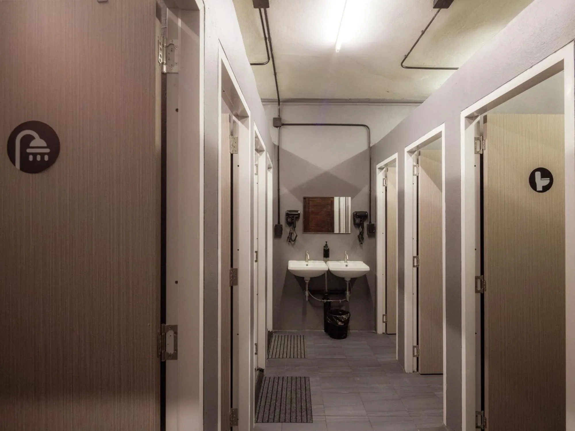 Shower in Lanna Loft Hostel