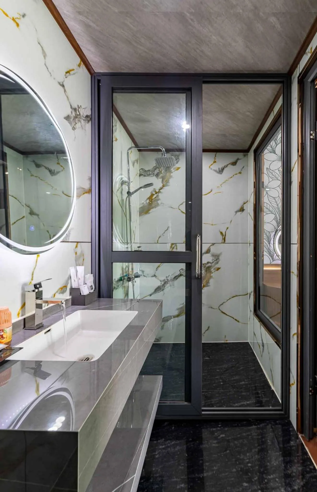 Shower in Champa Phan Boutique Hotel