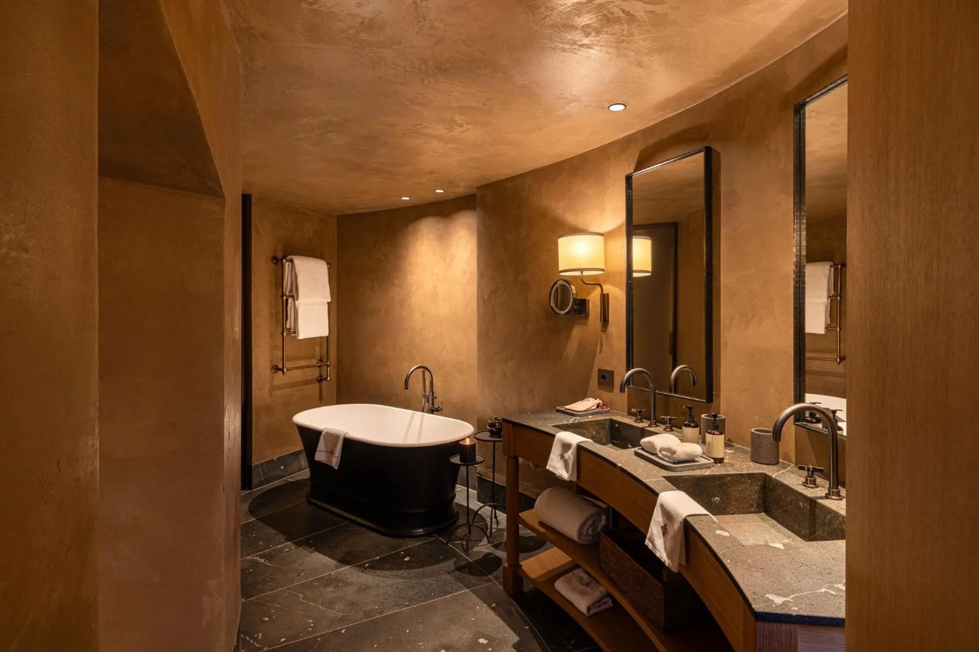 Bathroom, Bed in Castel Badia - The Leading Hotels of the World