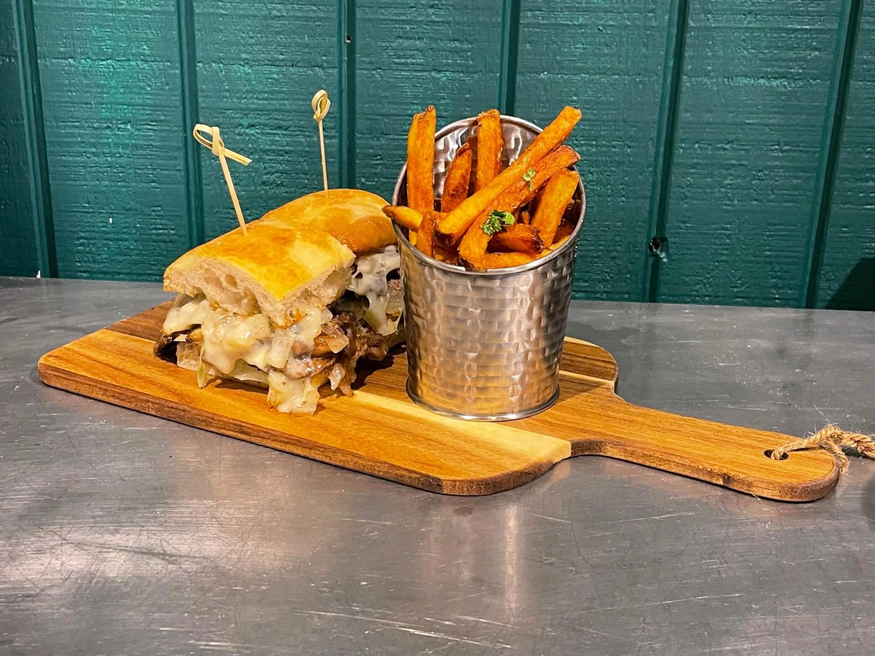 Restaurant/places to eat in Skyline Village Inn