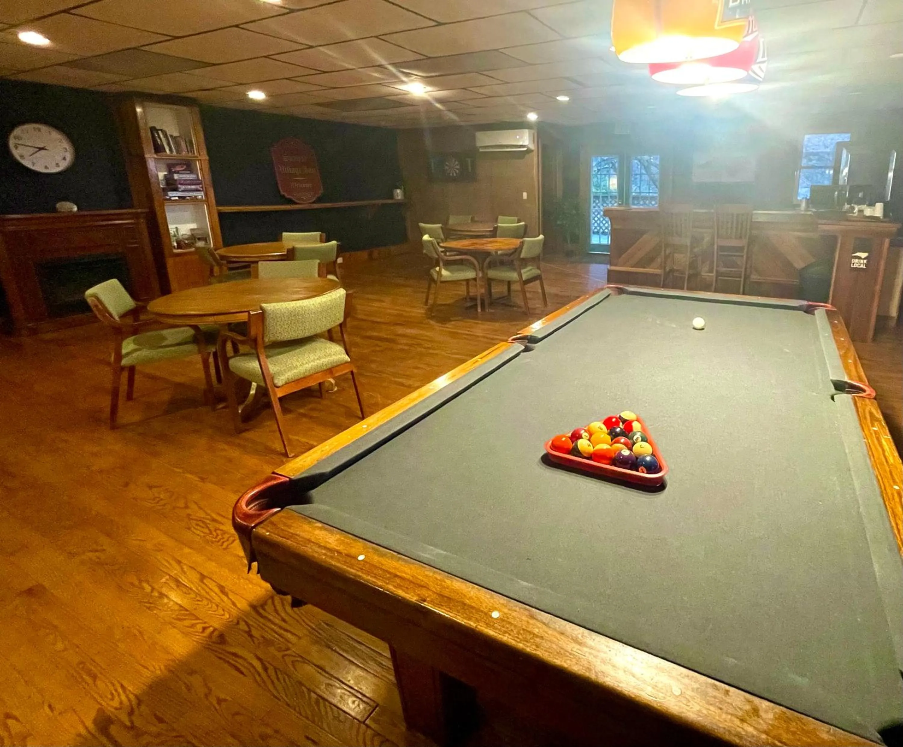 Billiard in Skyline Village Inn