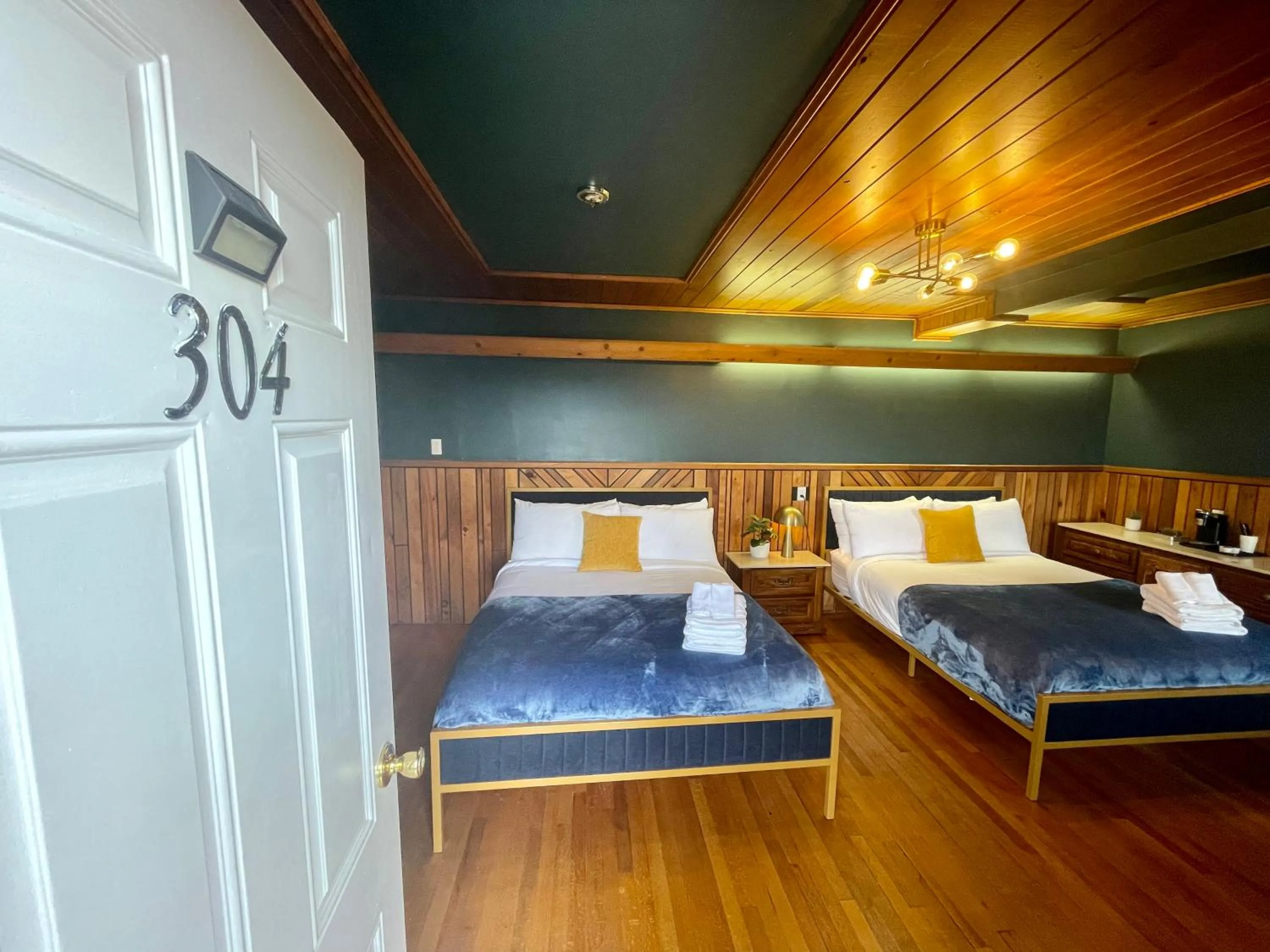 Photo of the whole room in Skyline Village Inn