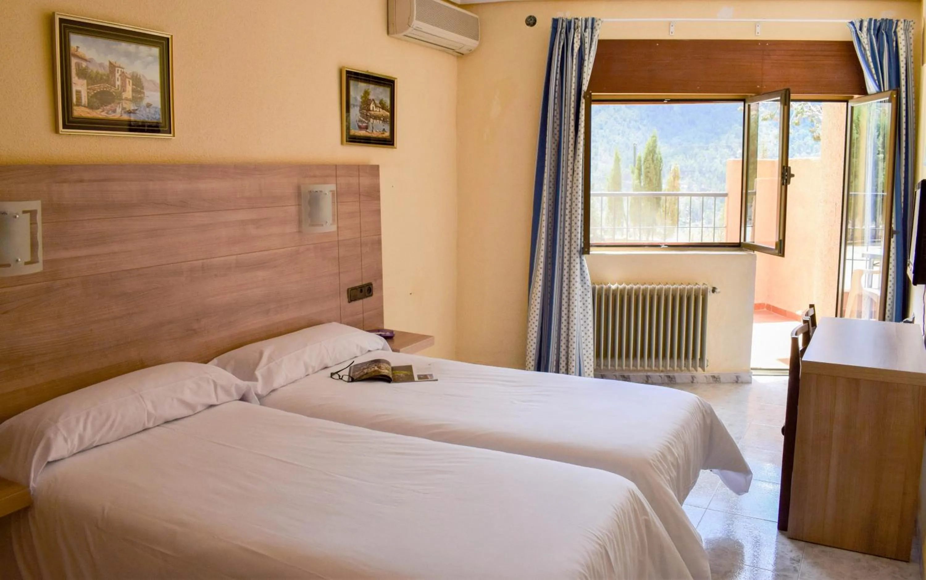 Bed in Hotel Restaurante Felipe II