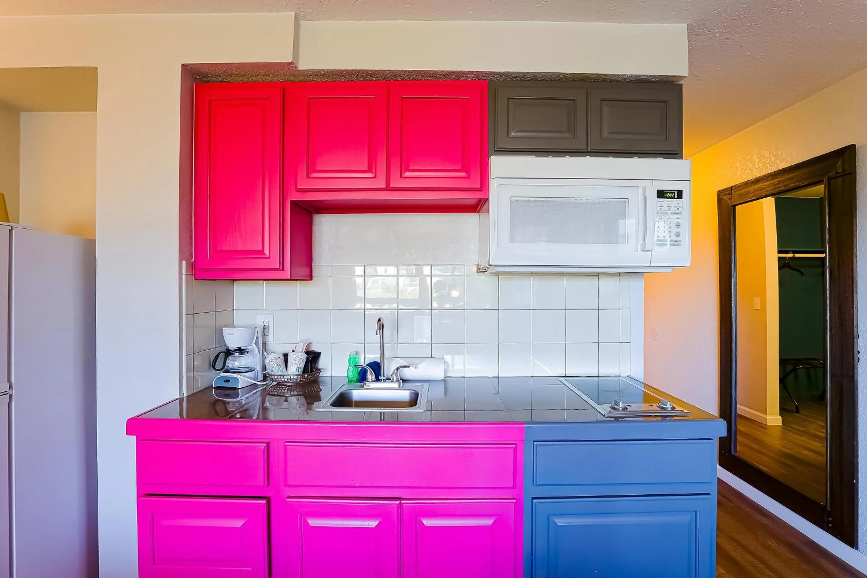 Kitchen or kitchenette in Coast River Inn by OYO Seaside