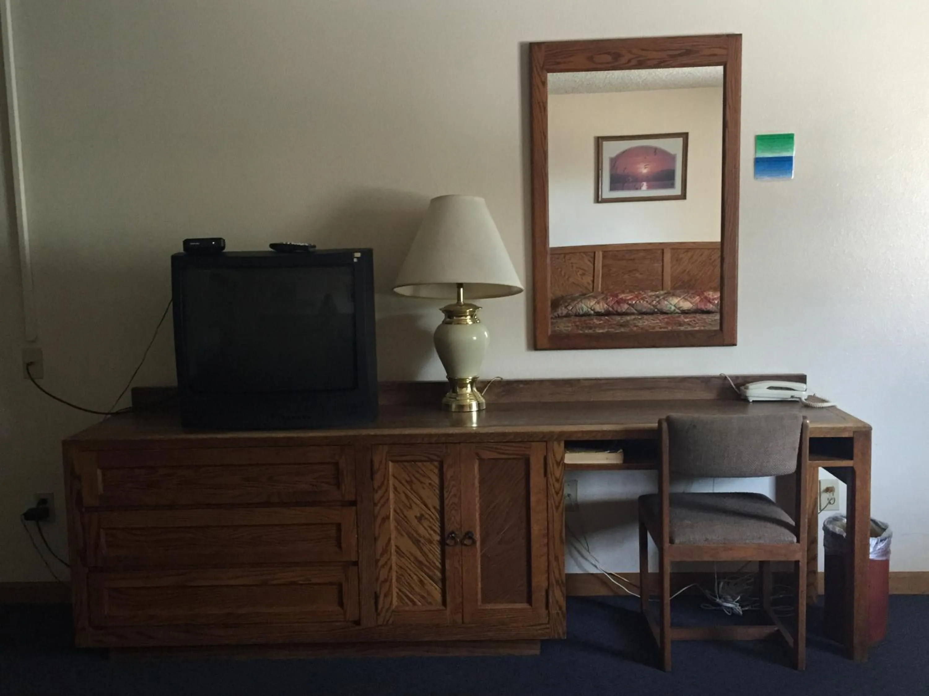 TV and multimedia in Garden of the Gods Motel