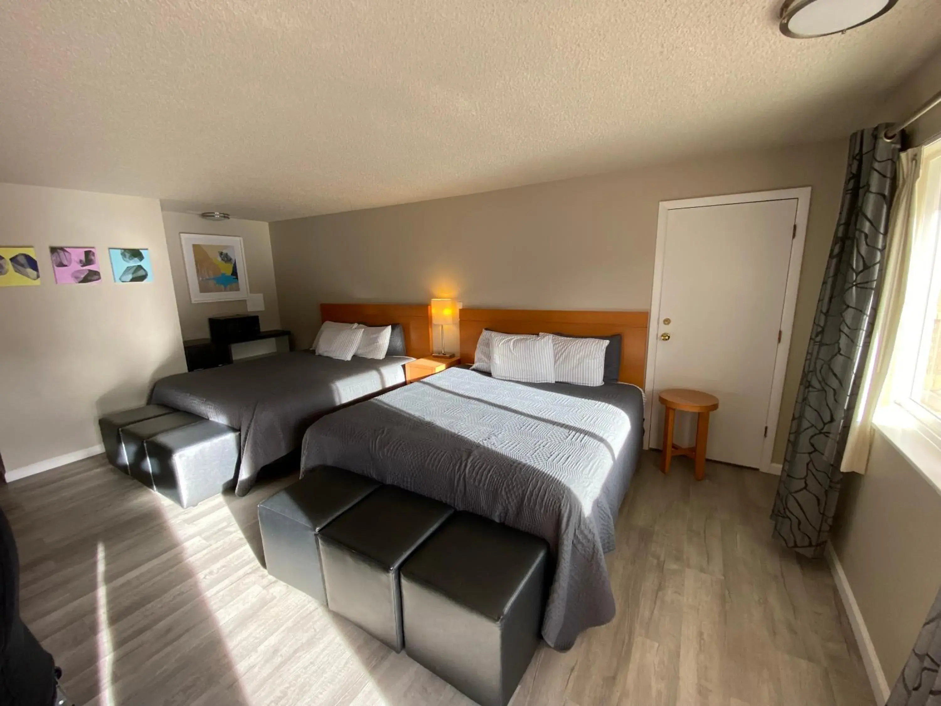 King Room in Garden of the Gods Motel King Room in Garden of the Gods Motel