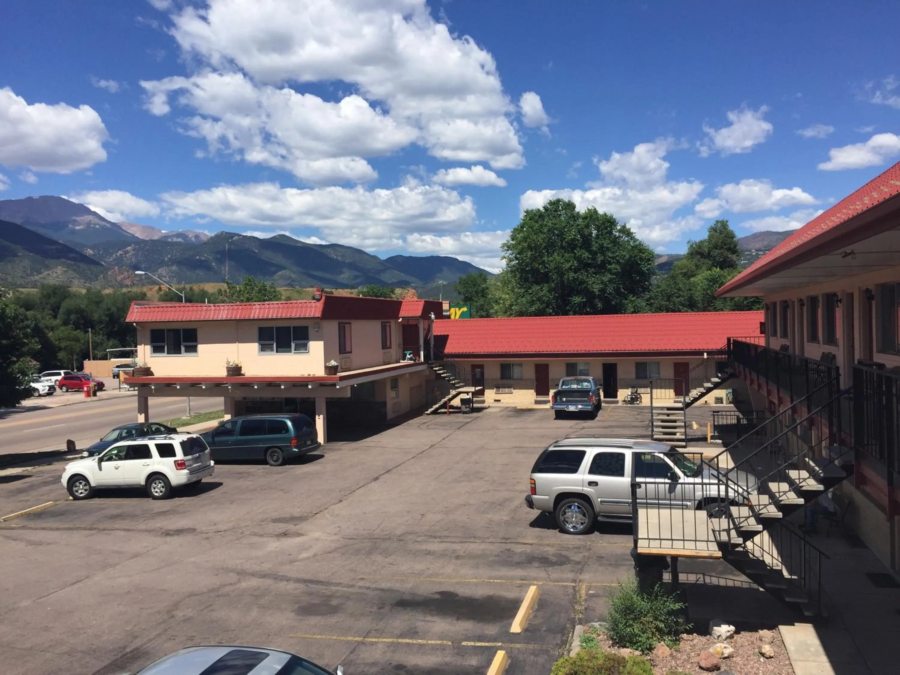 Property building in Garden of the Gods Motel