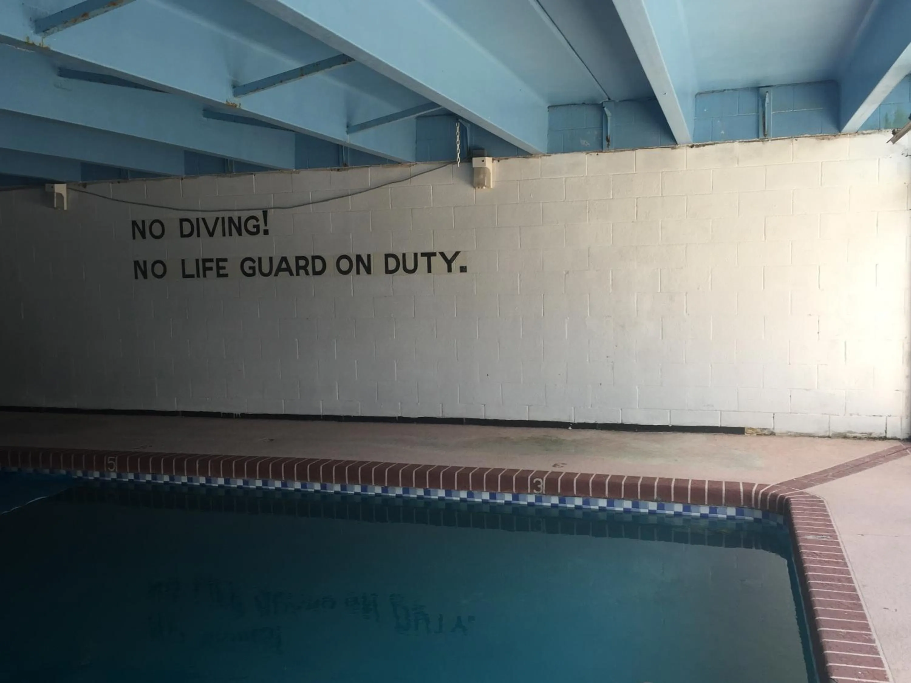 Day in Garden of the Gods Motel