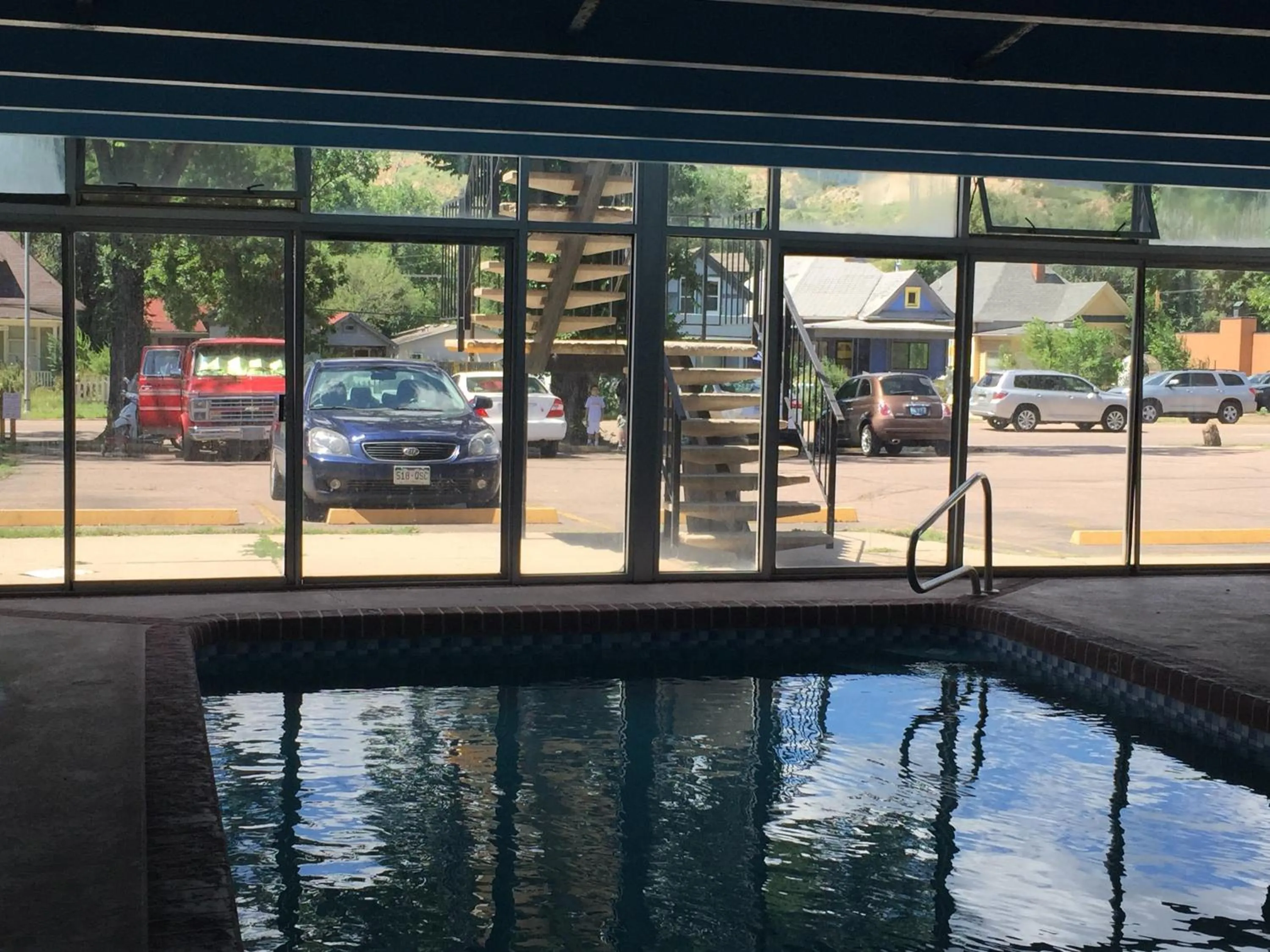 Day in Garden of the Gods Motel