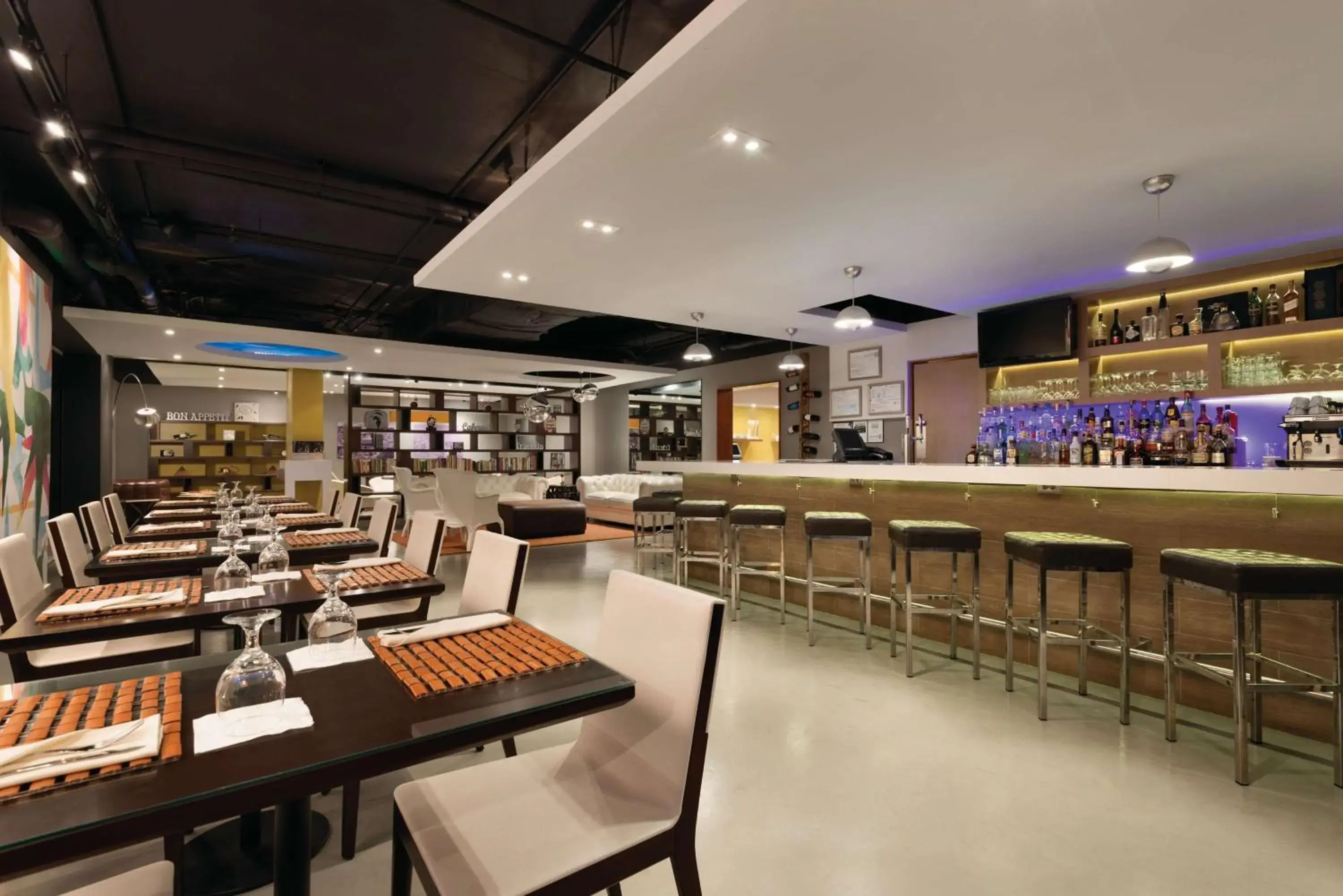 Swimming pool in TRYP by Wyndham Isla Verde Swimming pool in TRYP by Wyndham Isla Verde