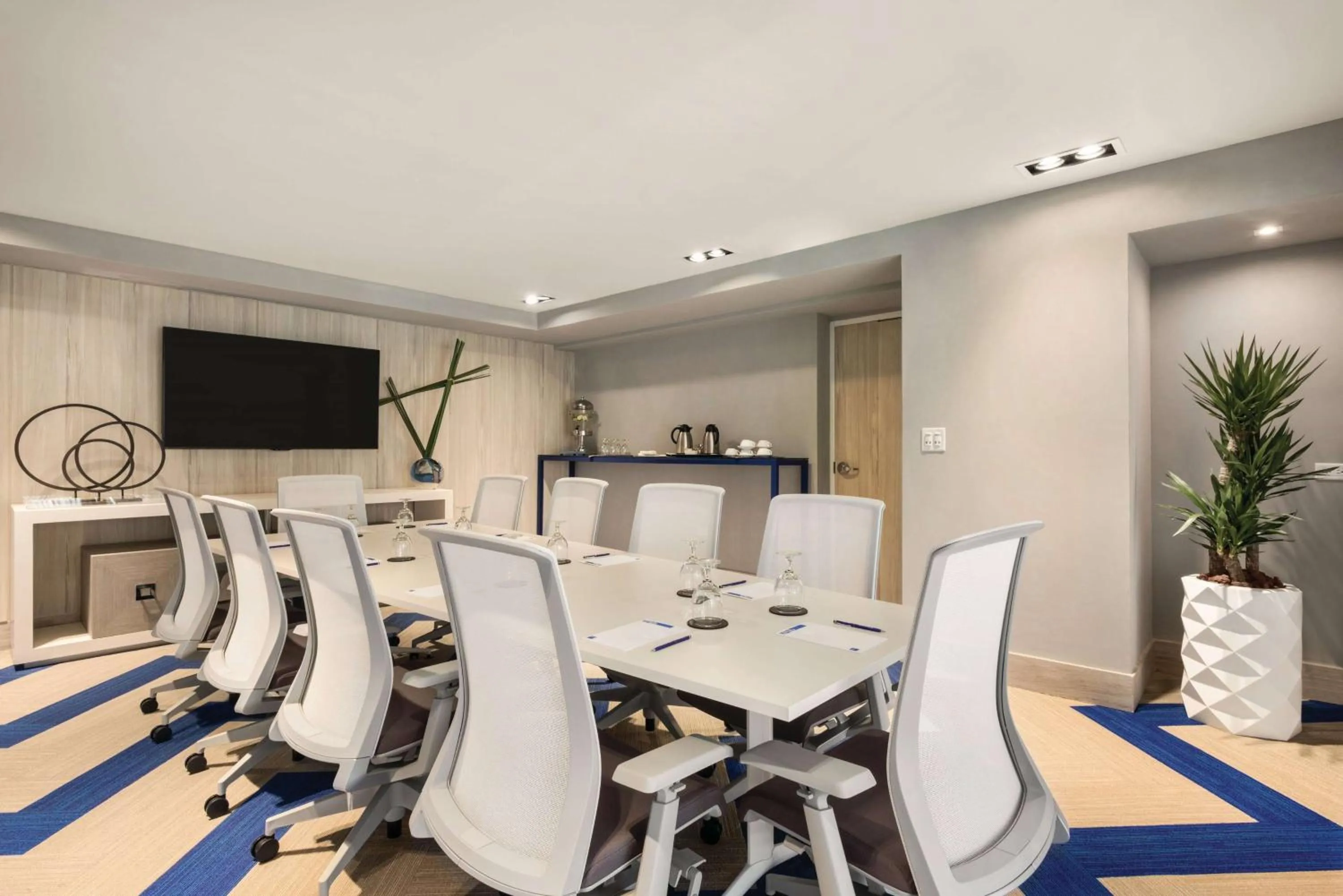 Photo of the whole room in TRYP by Wyndham Isla Verde