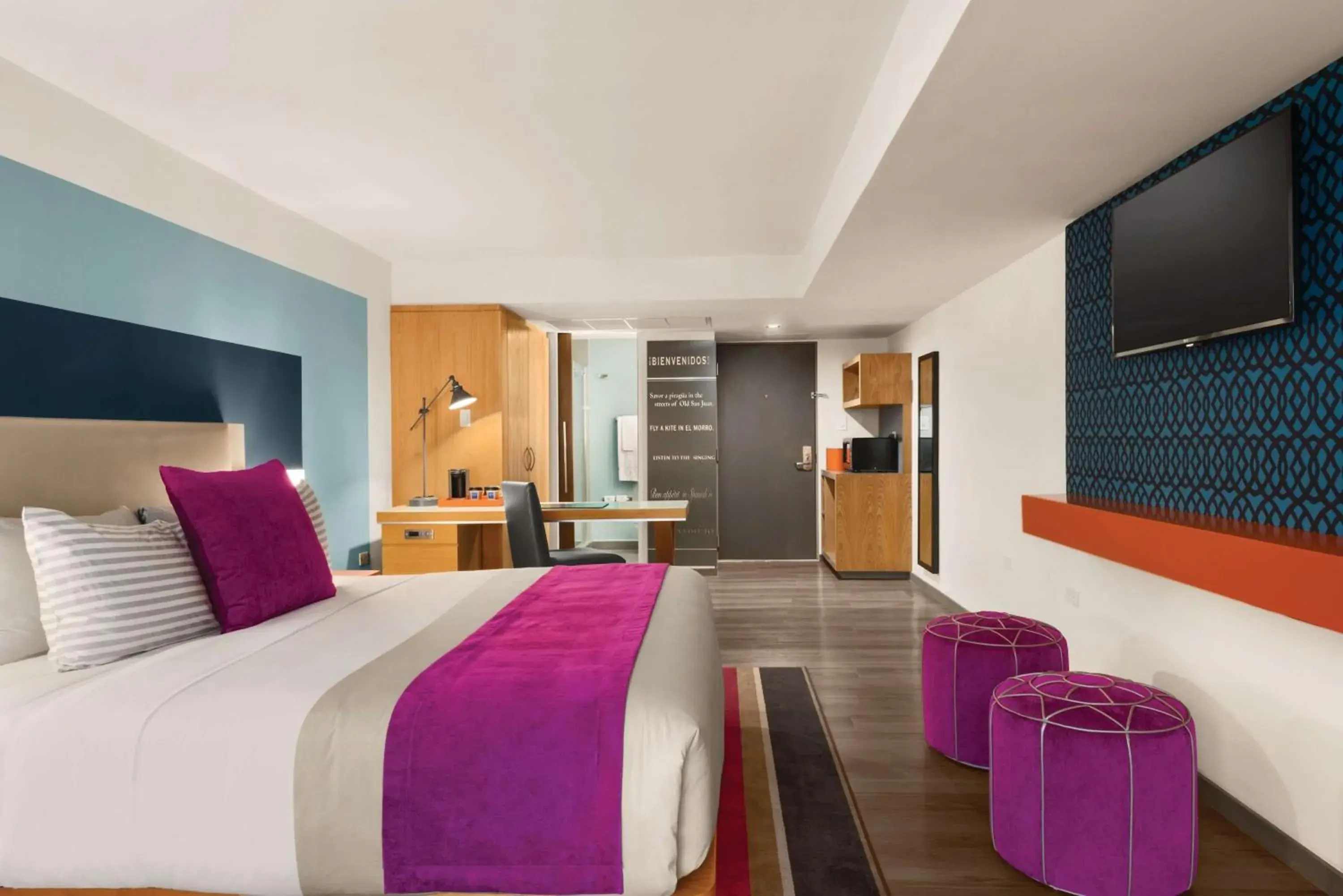 Food and drinks, Bed in TRYP by Wyndham Isla Verde Food and drinks, Bed in TRYP by Wyndham Isla Verde