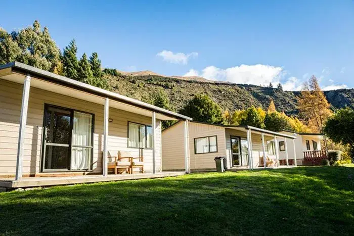 Mountain view in The Camp - Lake Hawea Mountain view in The Camp - Lake Hawea
