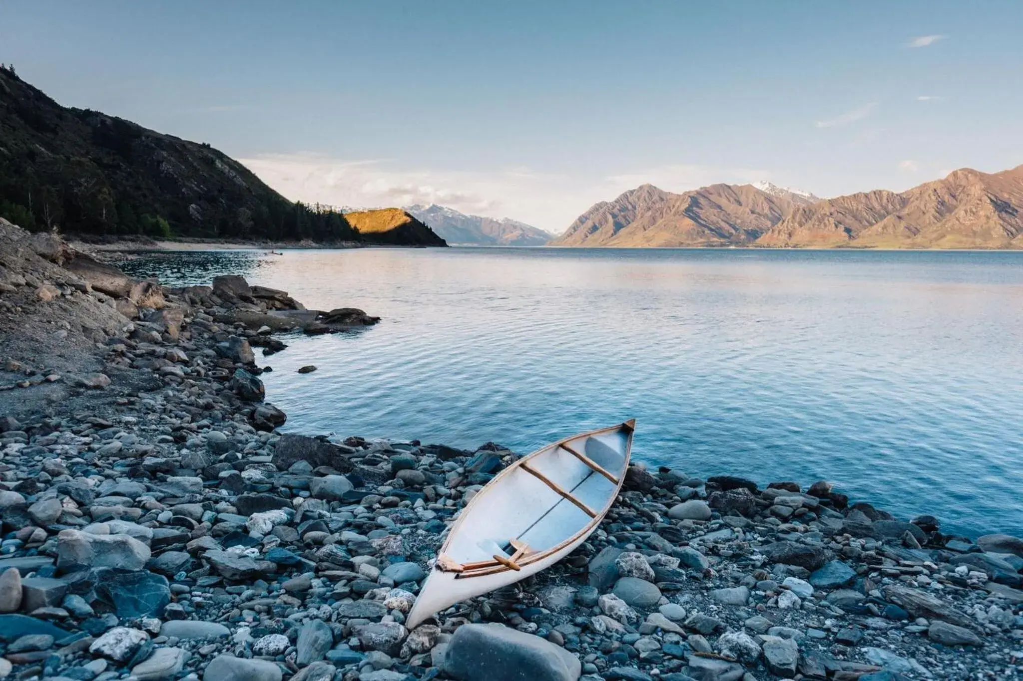Lake view in The Camp - Lake Hawea Lake view in The Camp - Lake Hawea