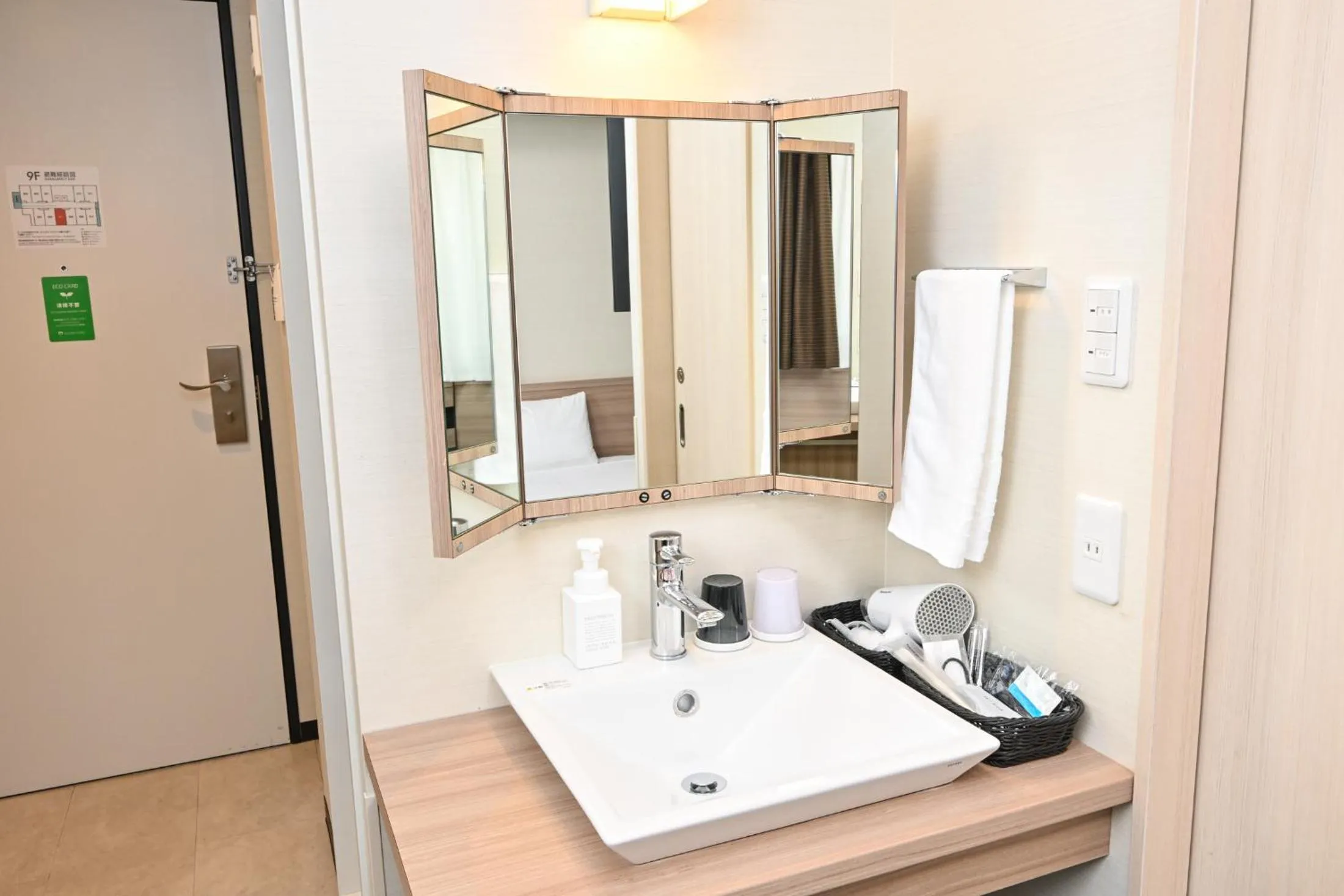 furniture in Sanco Inn Grande Tokyo Hamamatsucho