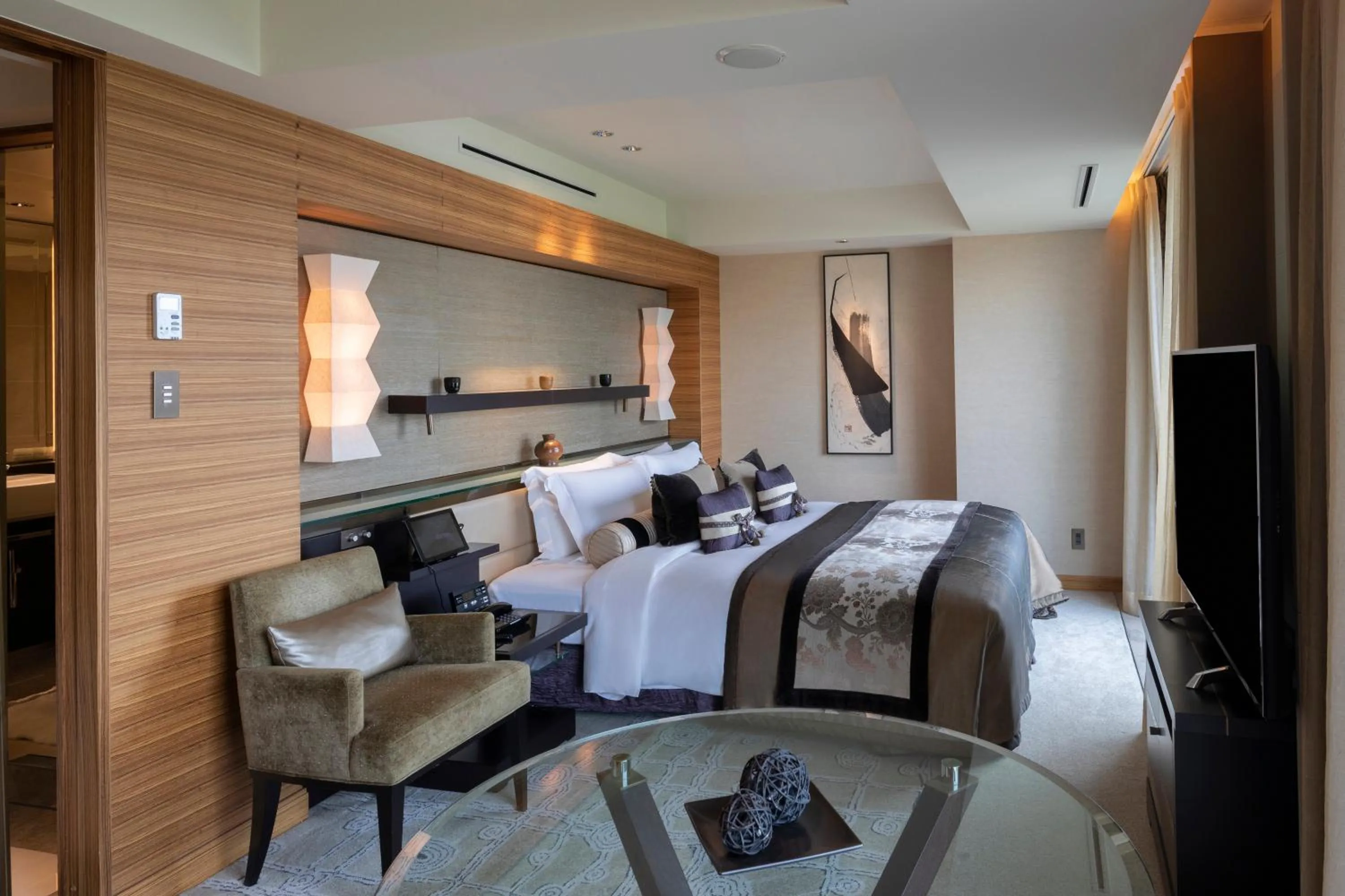 Bed in Hotel New Otani Tokyo EXECUTIVE HOUSE ZEN