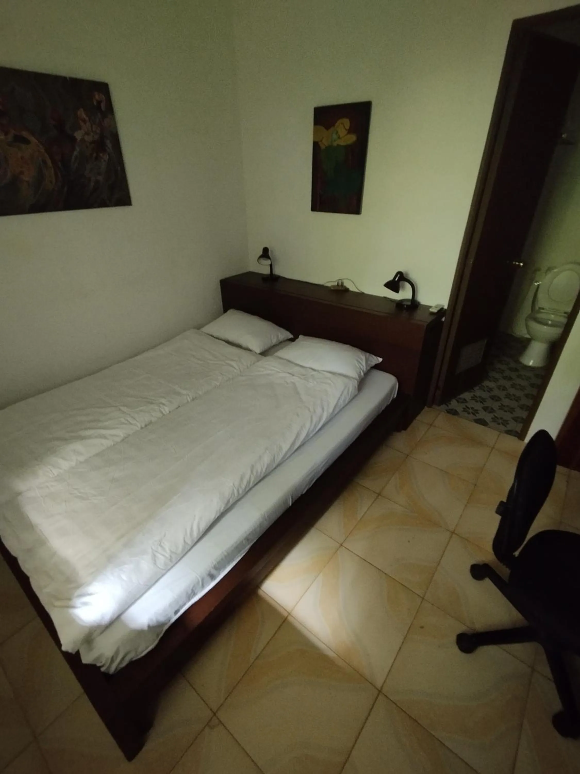 Bed in Roger's Place Guesthouse