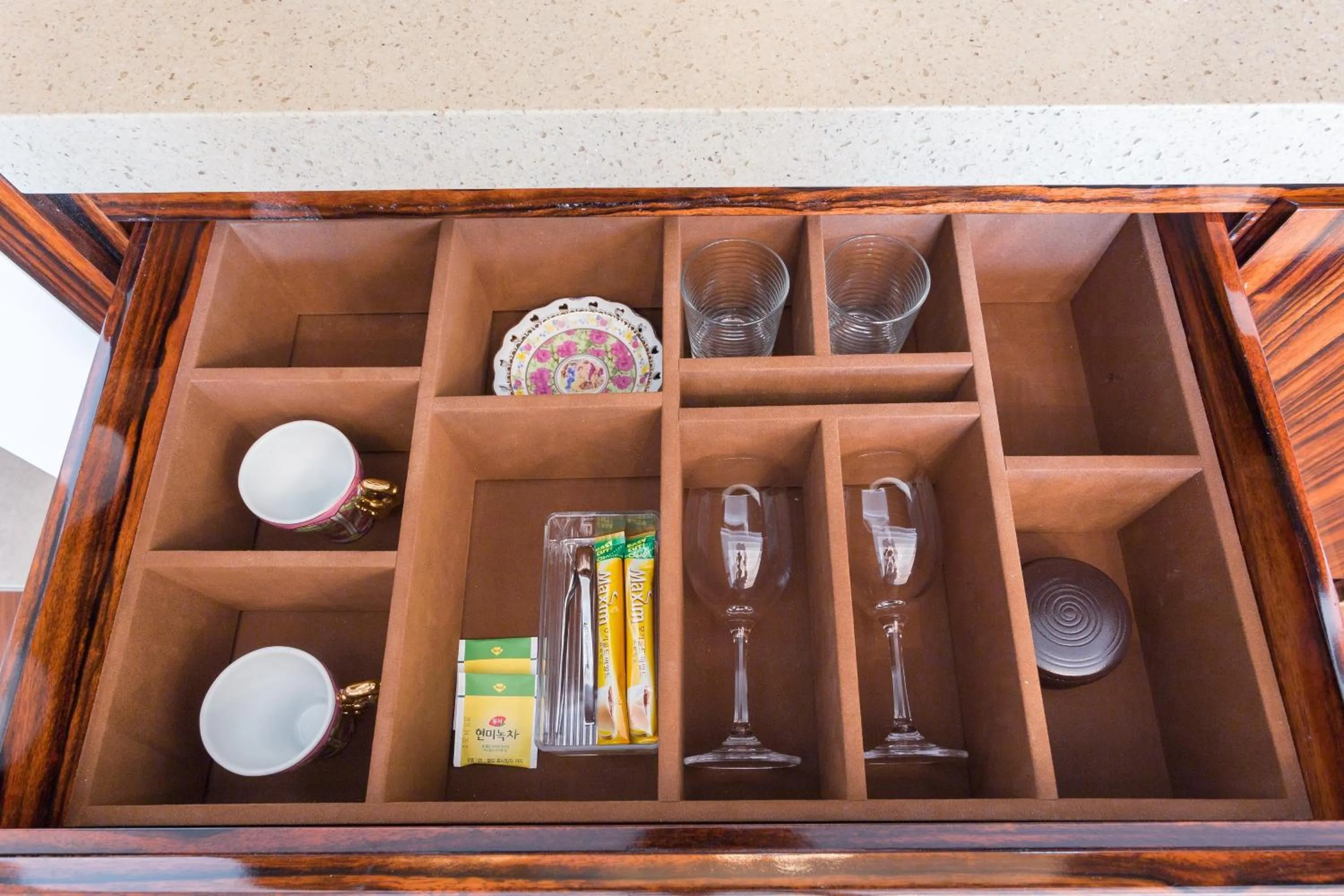 Food and drinks in Charis Hotel