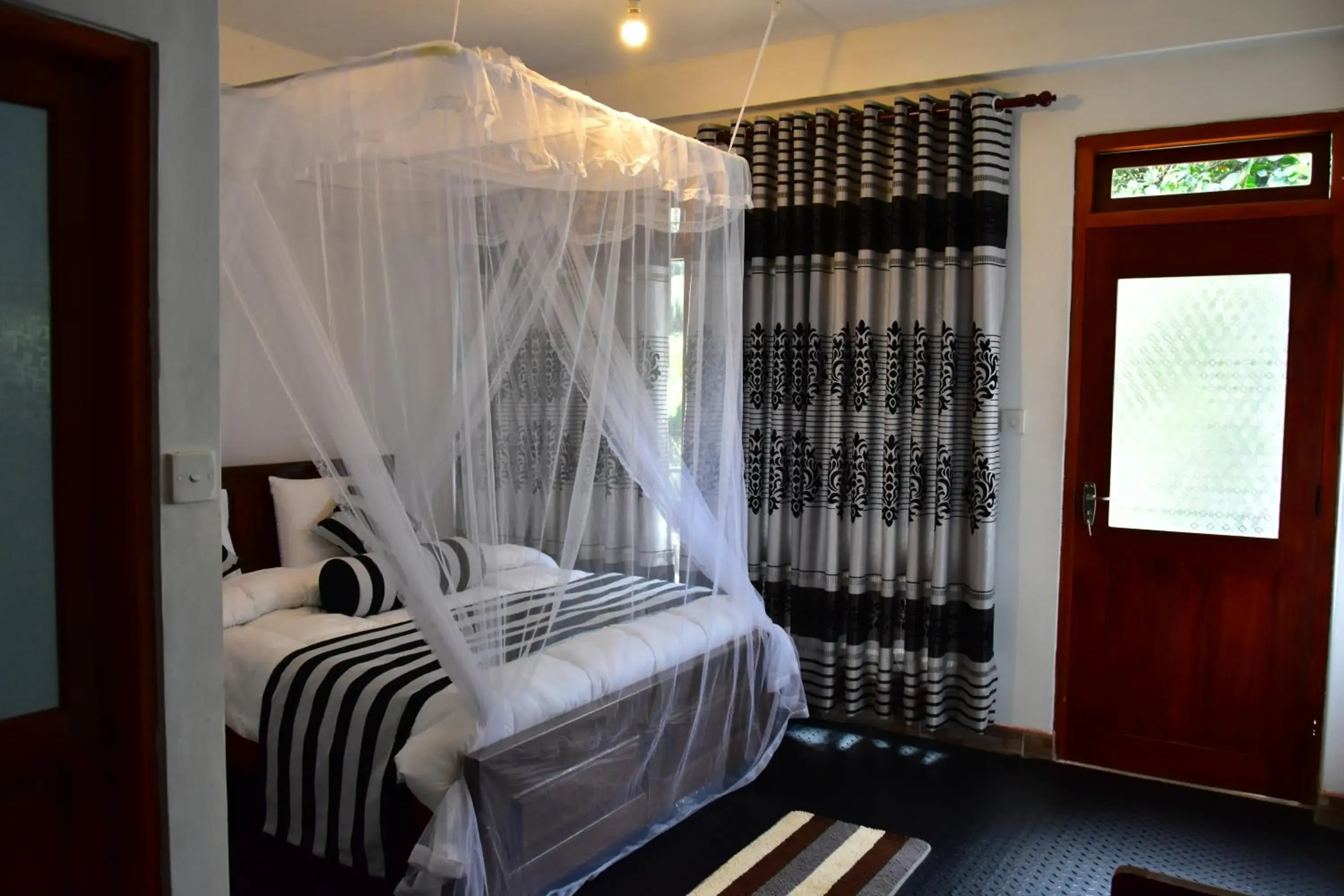 Budget Double Room - single occupancy in River Splendour Home Stay Budget Double Room - single occupancy in River Splendour Home Stay