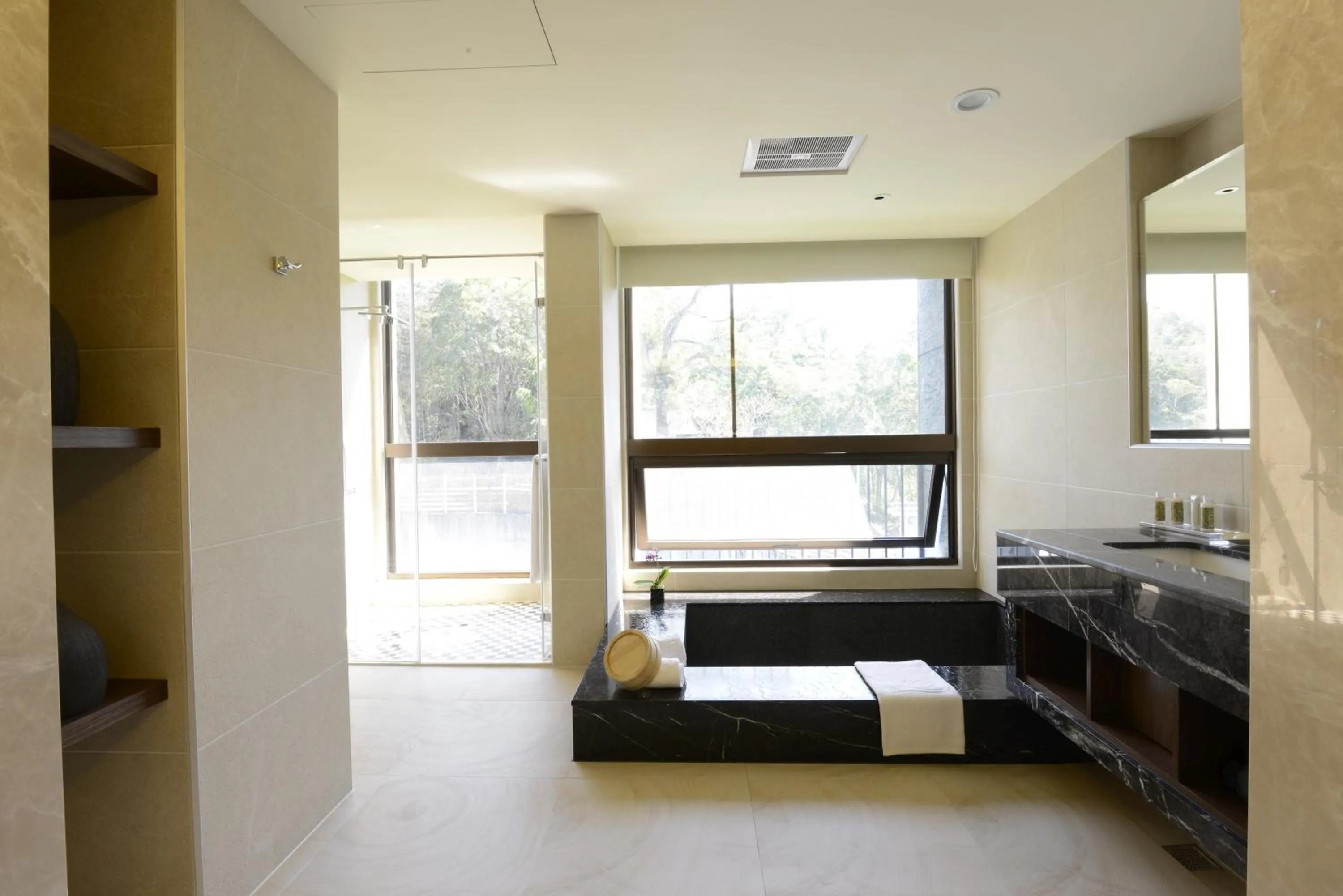 Bathroom, Bed in Fuli Hot Spring Resort