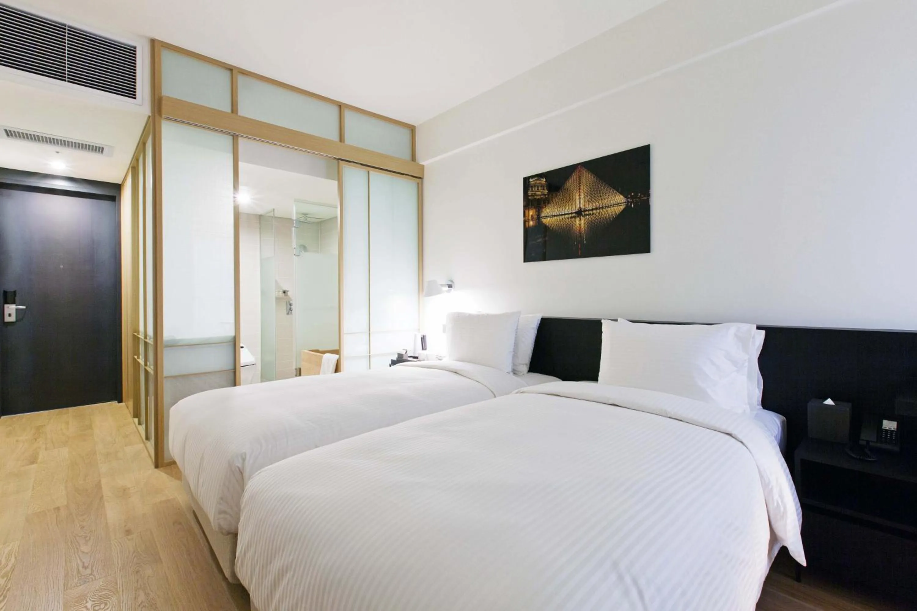 Bedroom, Bed in Sotetsu Hotels The Splaisir Seoul Myeongdong