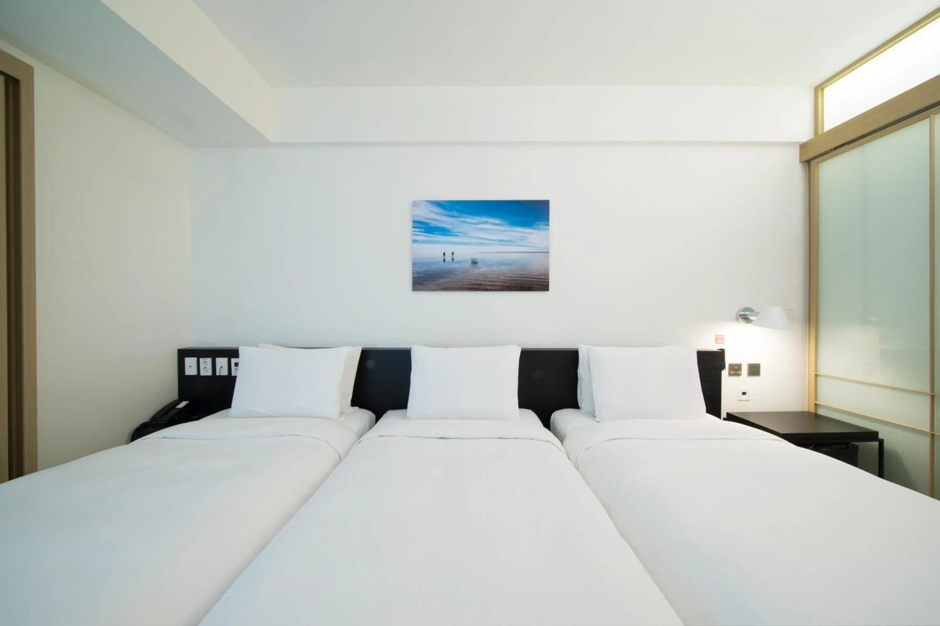 Bedroom, Bed in Sotetsu Hotels The Splaisir Seoul Myeongdong