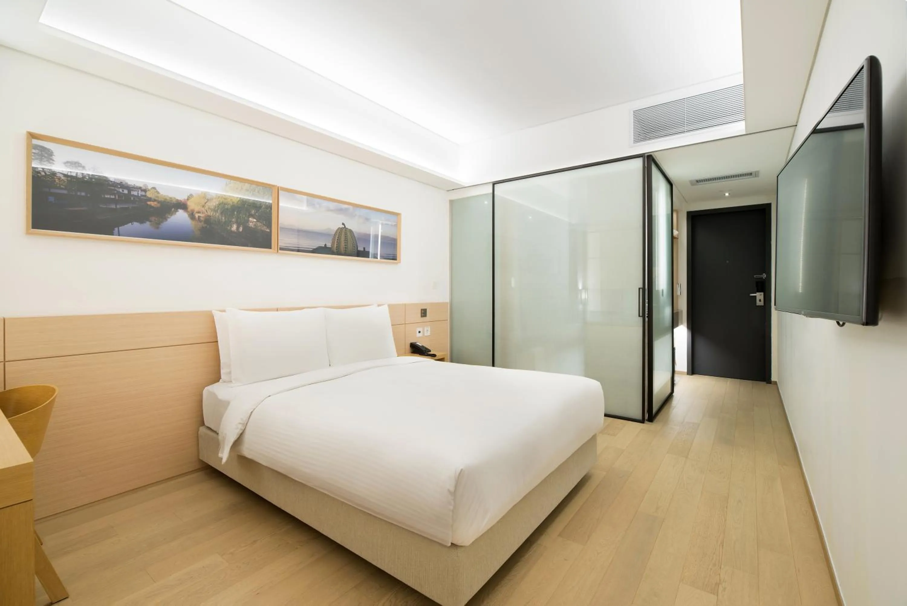 Bedroom, Bed in Sotetsu Hotels The Splaisir Seoul Myeongdong