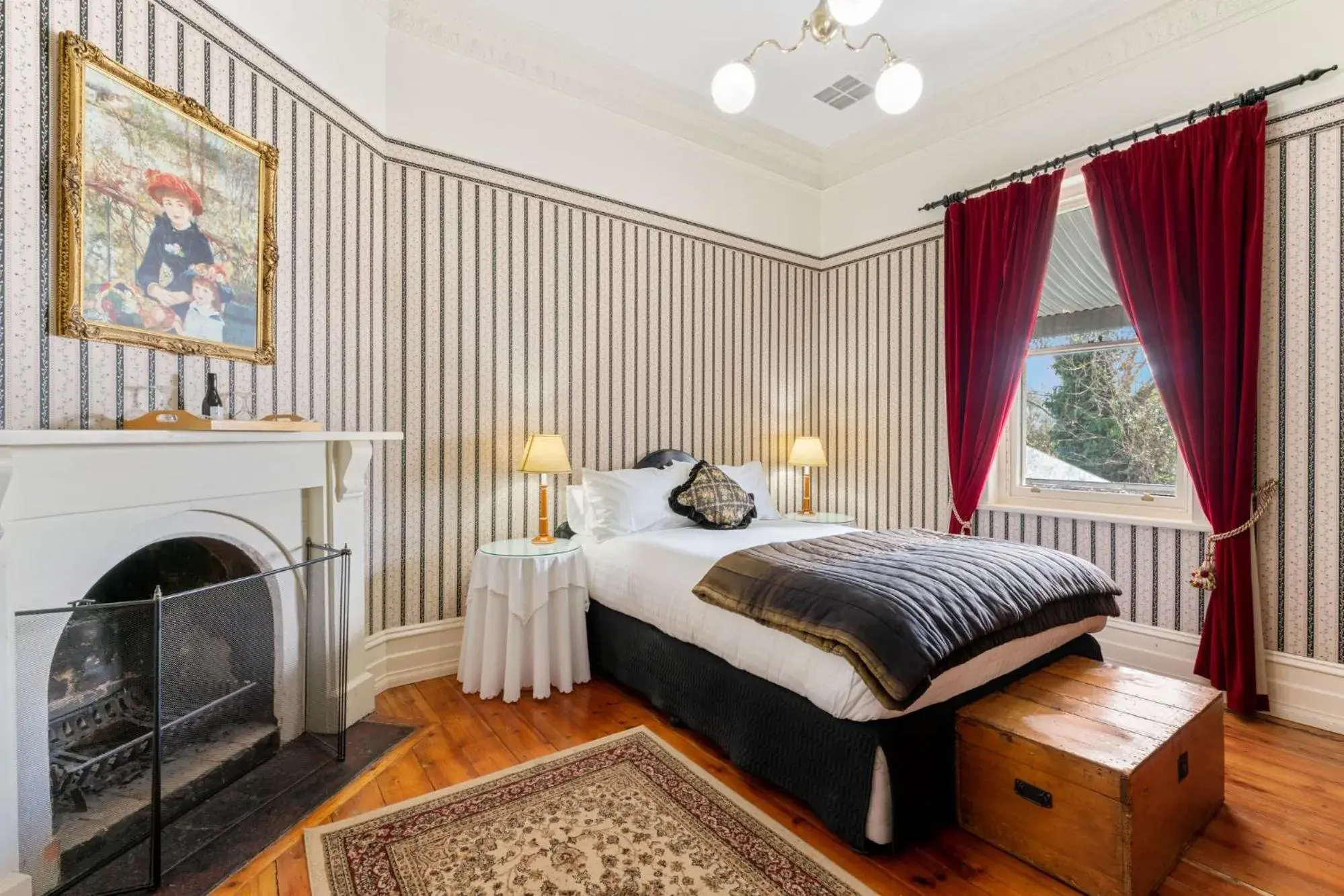 Deluxe Double Room - Black in Colhurst House Deluxe Double Room - Black in Colhurst House