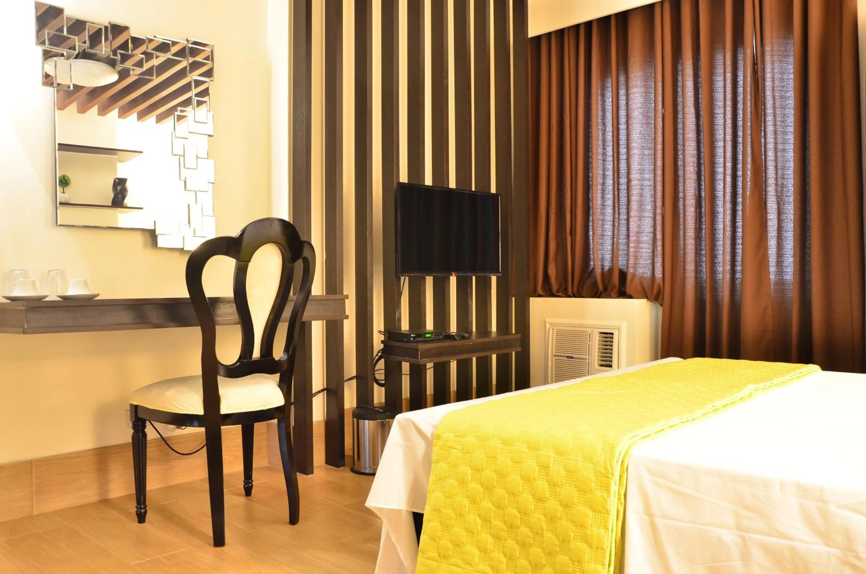 Photo of the whole room, Bed in Oriental Zen Suites