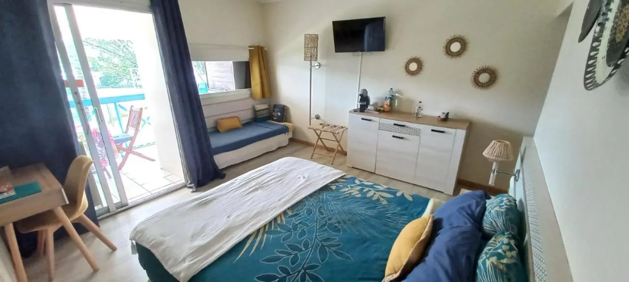 Bed in Charmant T1 avec vue sur la marina